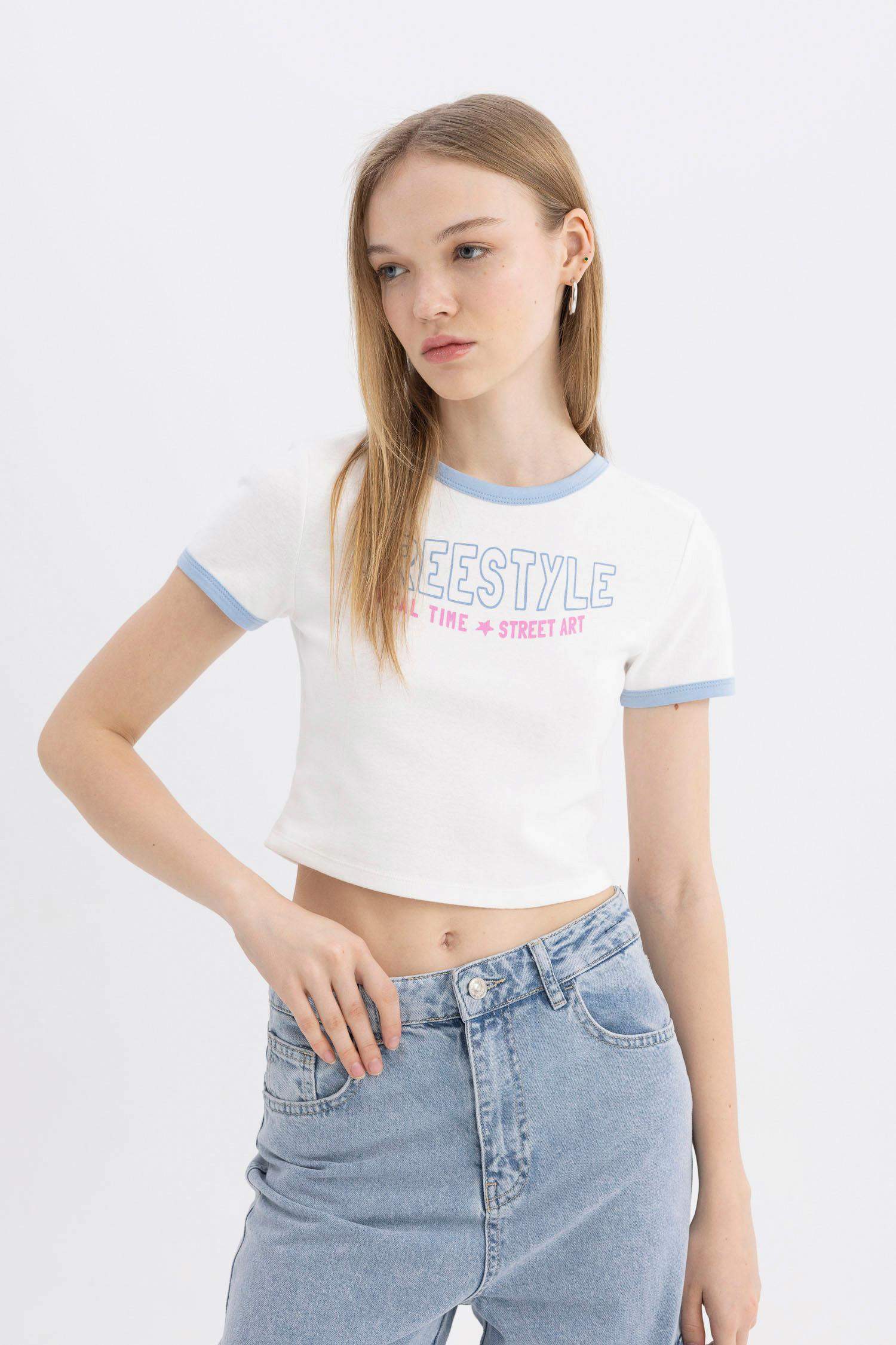 تيشيرت نص كم مضلع سليم فيت برقبة مستديرة