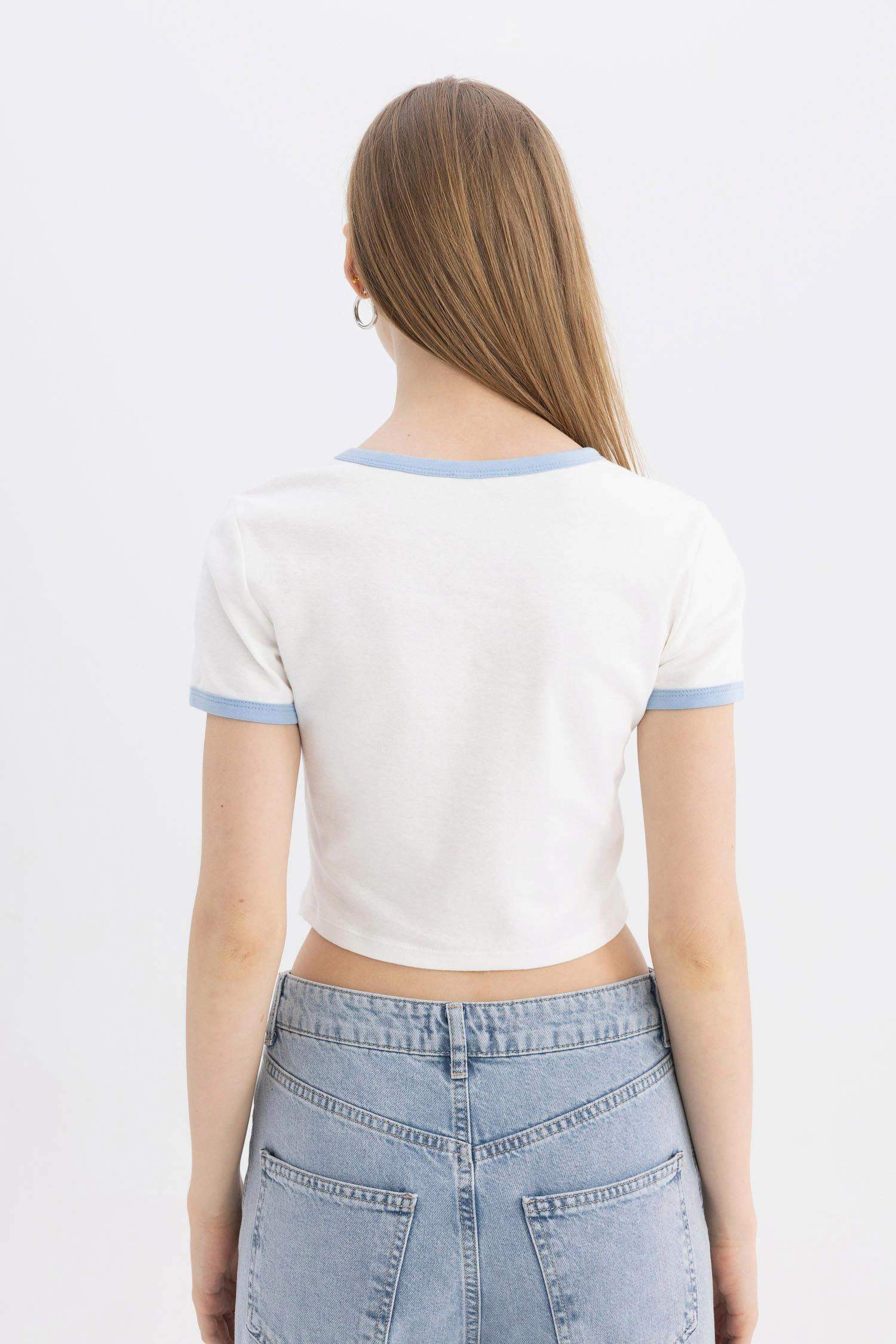 تيشيرت نص كم مضلع سليم فيت برقبة مستديرة