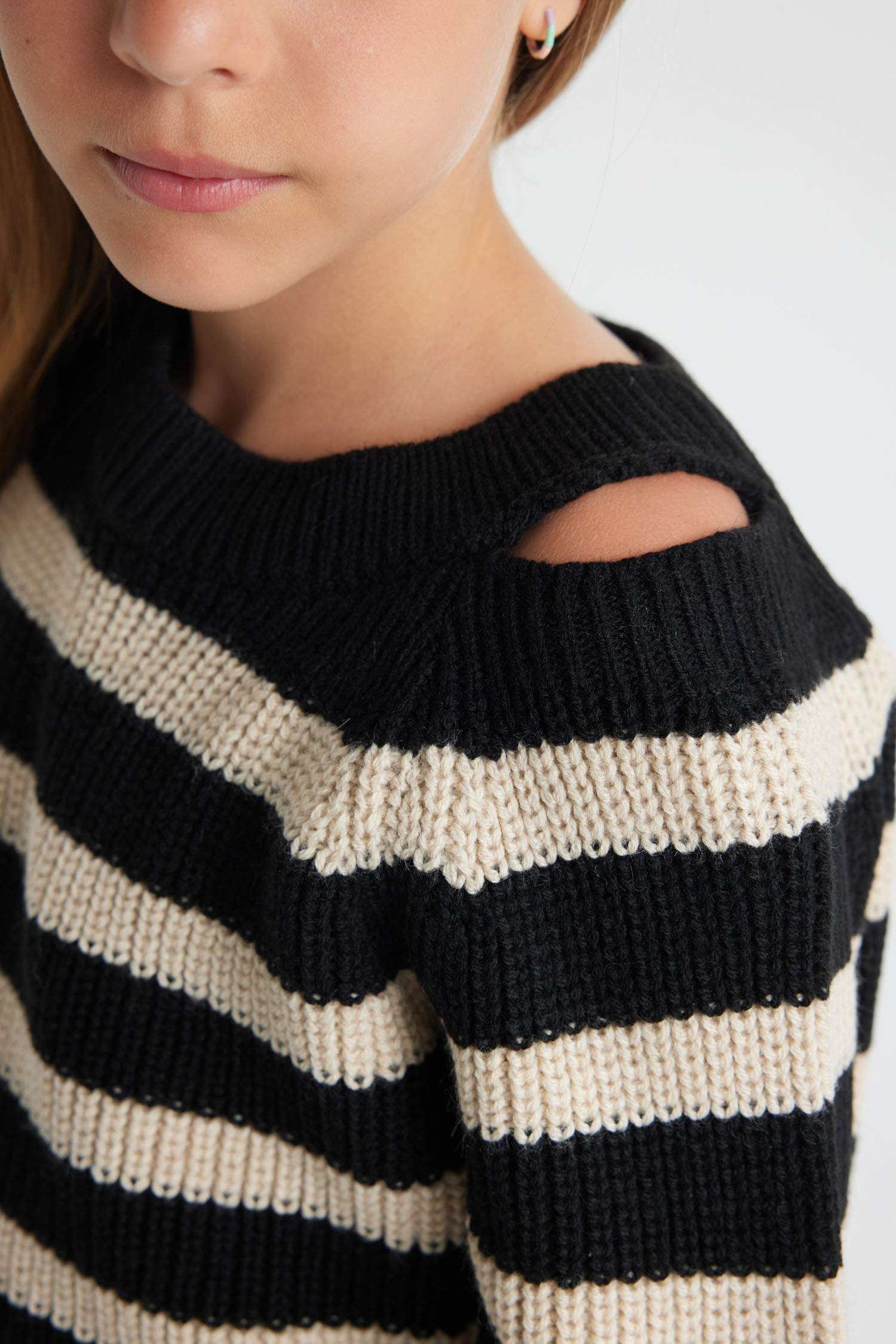 Girl Standard Fit Striped Crew Neck Knitted Pullover