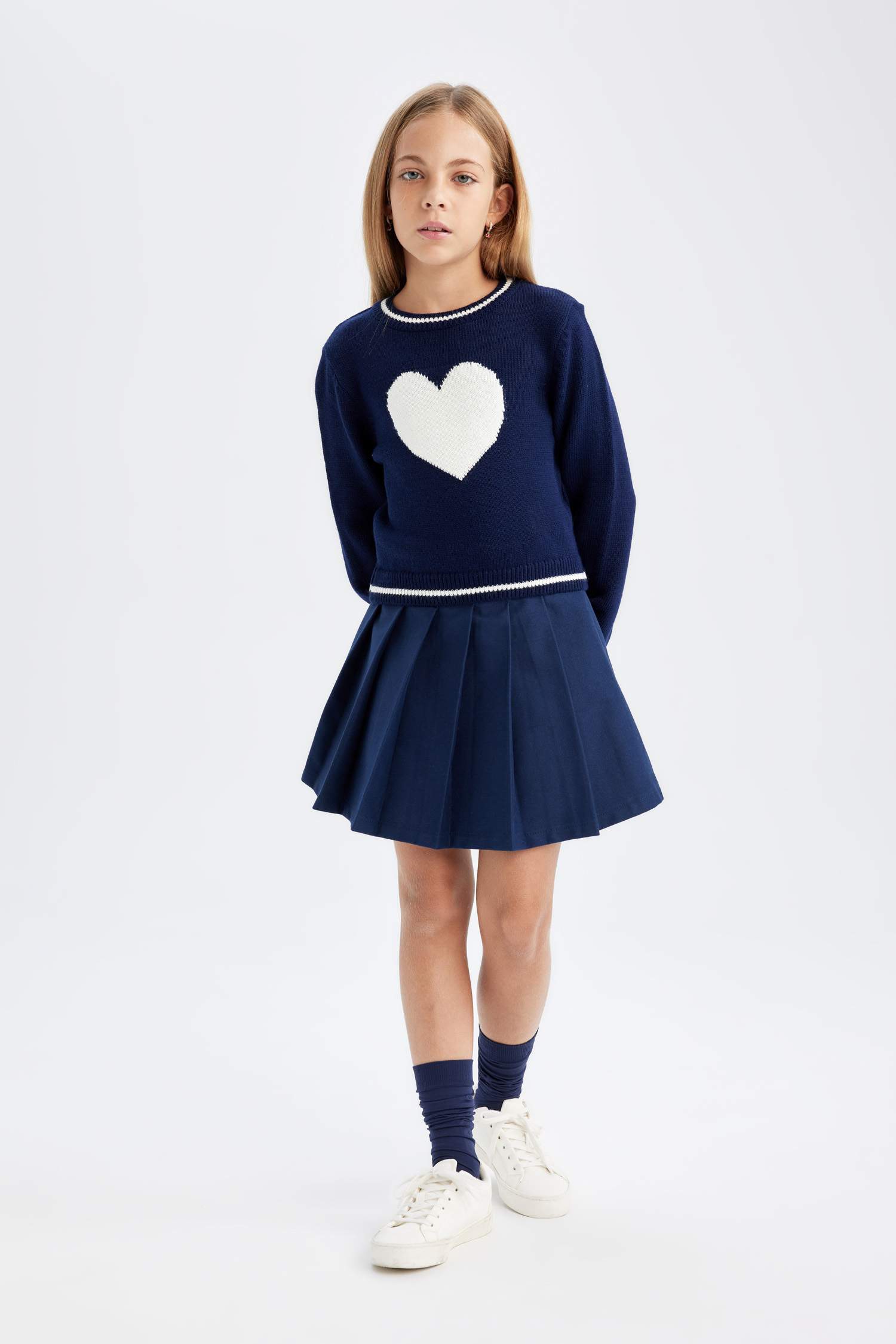 Pull en tricot à coupe standard et col rond pour fille