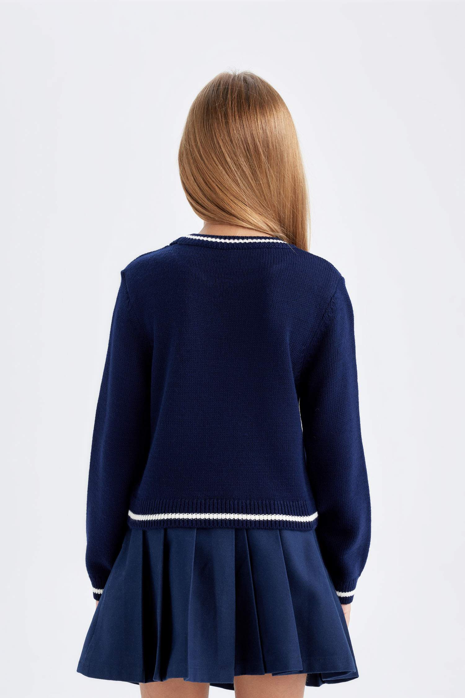 Pull en tricot à coupe standard et col rond pour fille