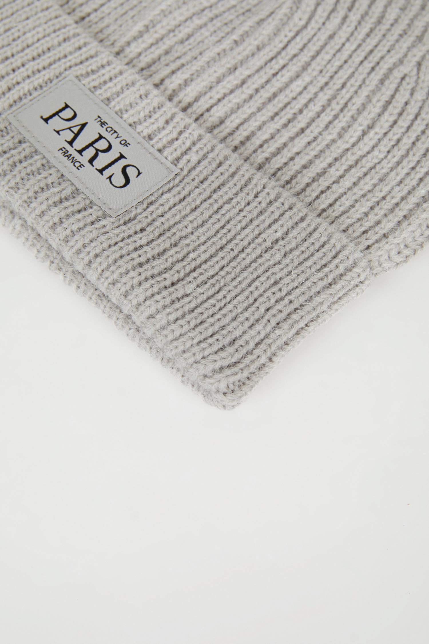 Kadın Şehir Temalı Dokuma Etiketli Bere