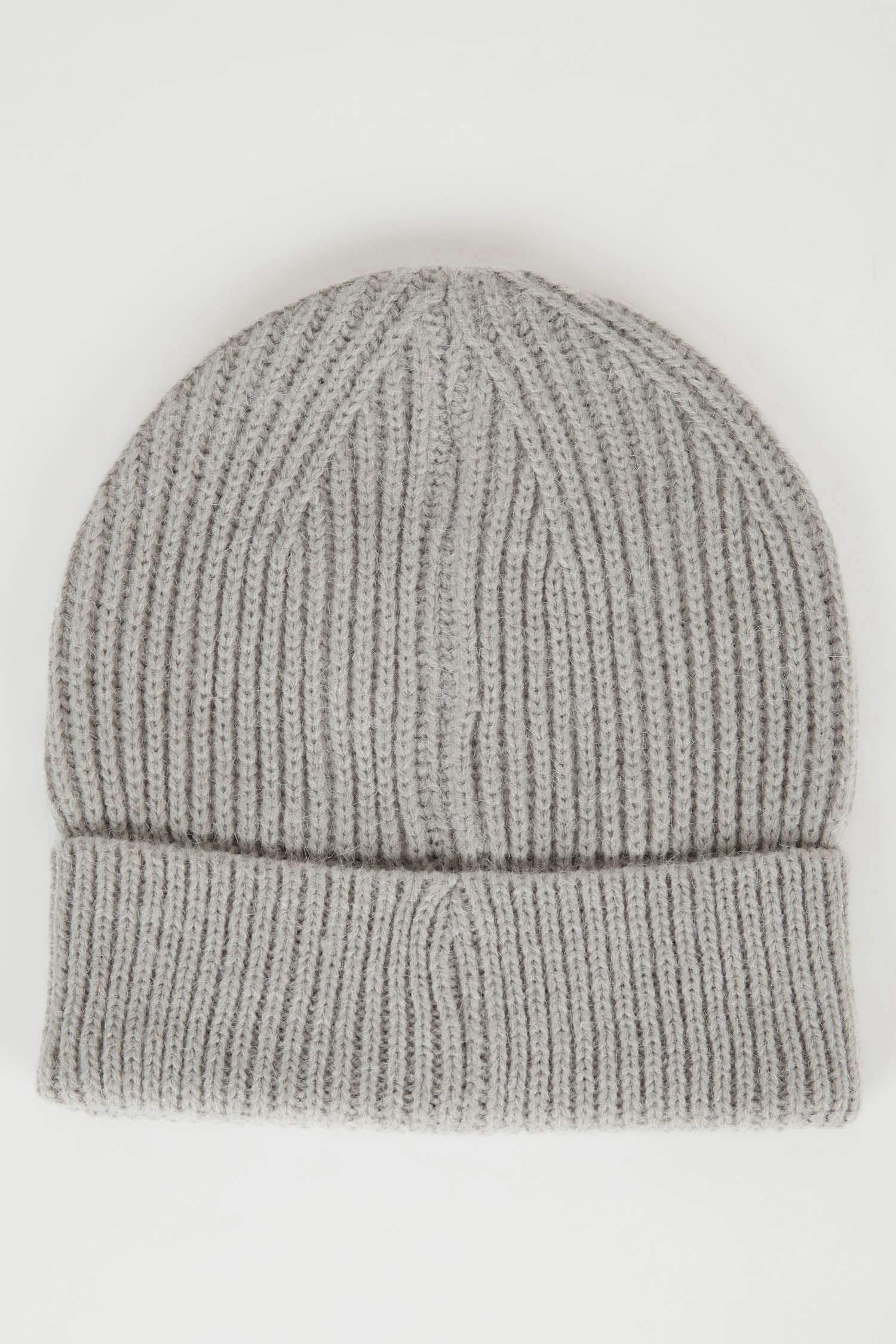 Kadın Şehir Temalı Dokuma Etiketli Bere