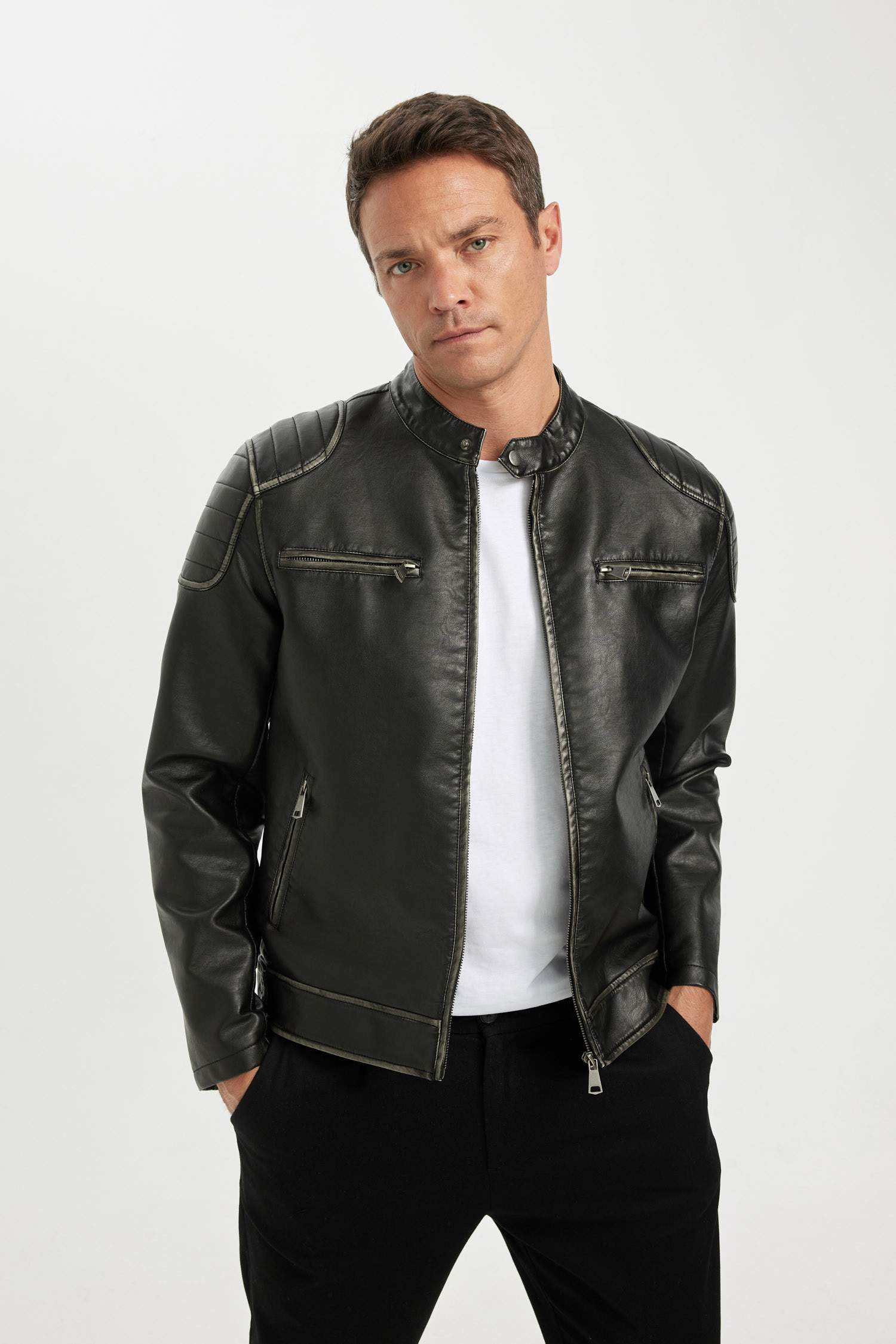 Siyah Slim Fit Dar Kesim Dik Yaka Fermuarlı Dört Cepli Astarlı Mevsimlik Hafif İnce Suni Deri Mont Ceket