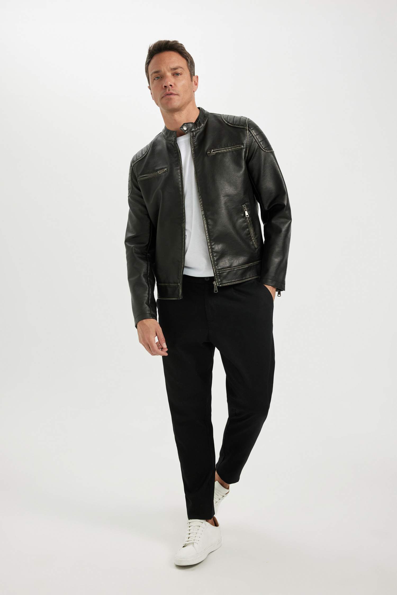 Siyah Slim Fit Dar Kesim Dik Yaka Fermuarlı Dört Cepli Astarlı Mevsimlik Hafif İnce Suni Deri Mont Ceket