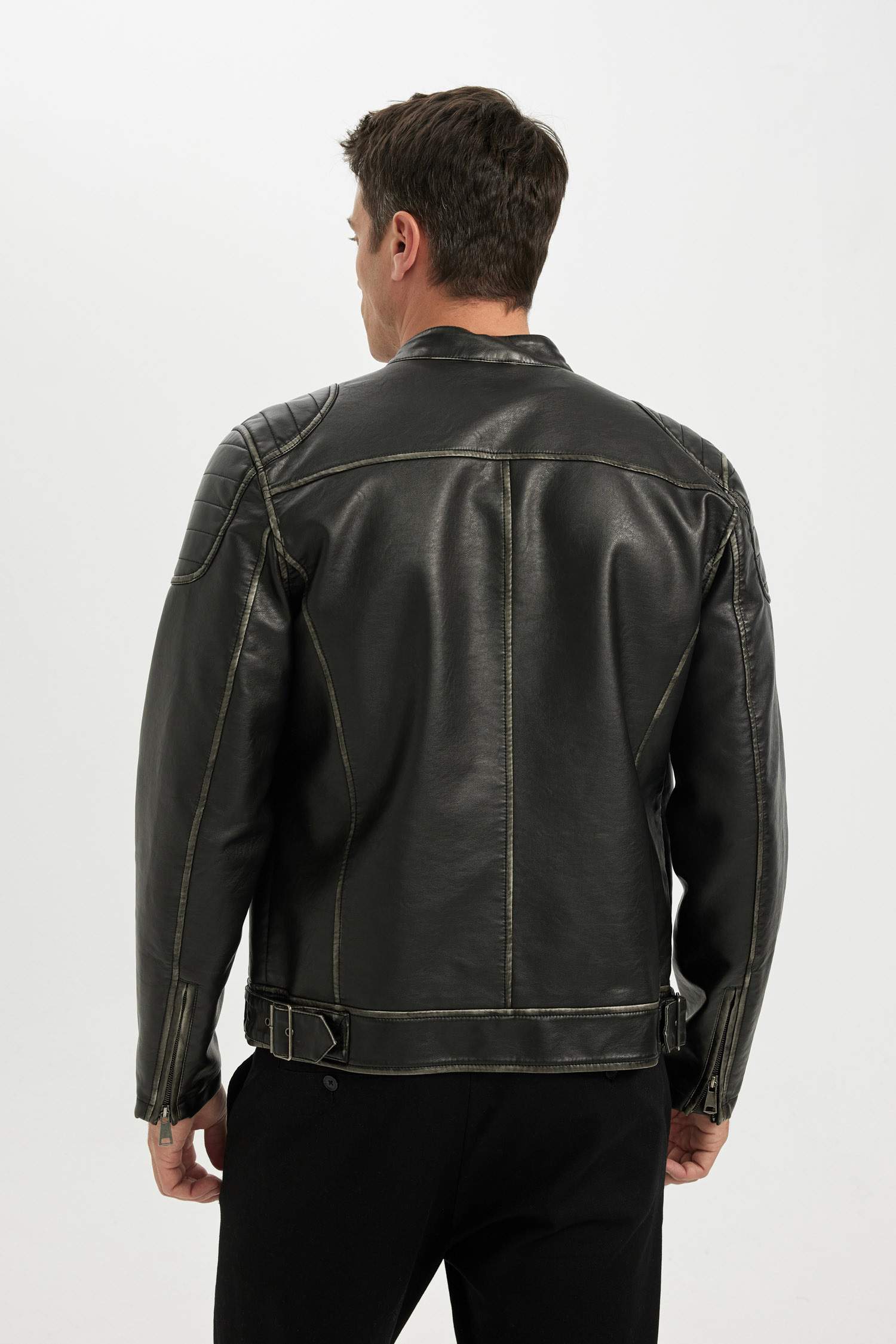 Siyah Slim Fit Dar Kesim Dik Yaka Fermuarlı Dört Cepli Astarlı Mevsimlik Hafif İnce Suni Deri Mont Ceket