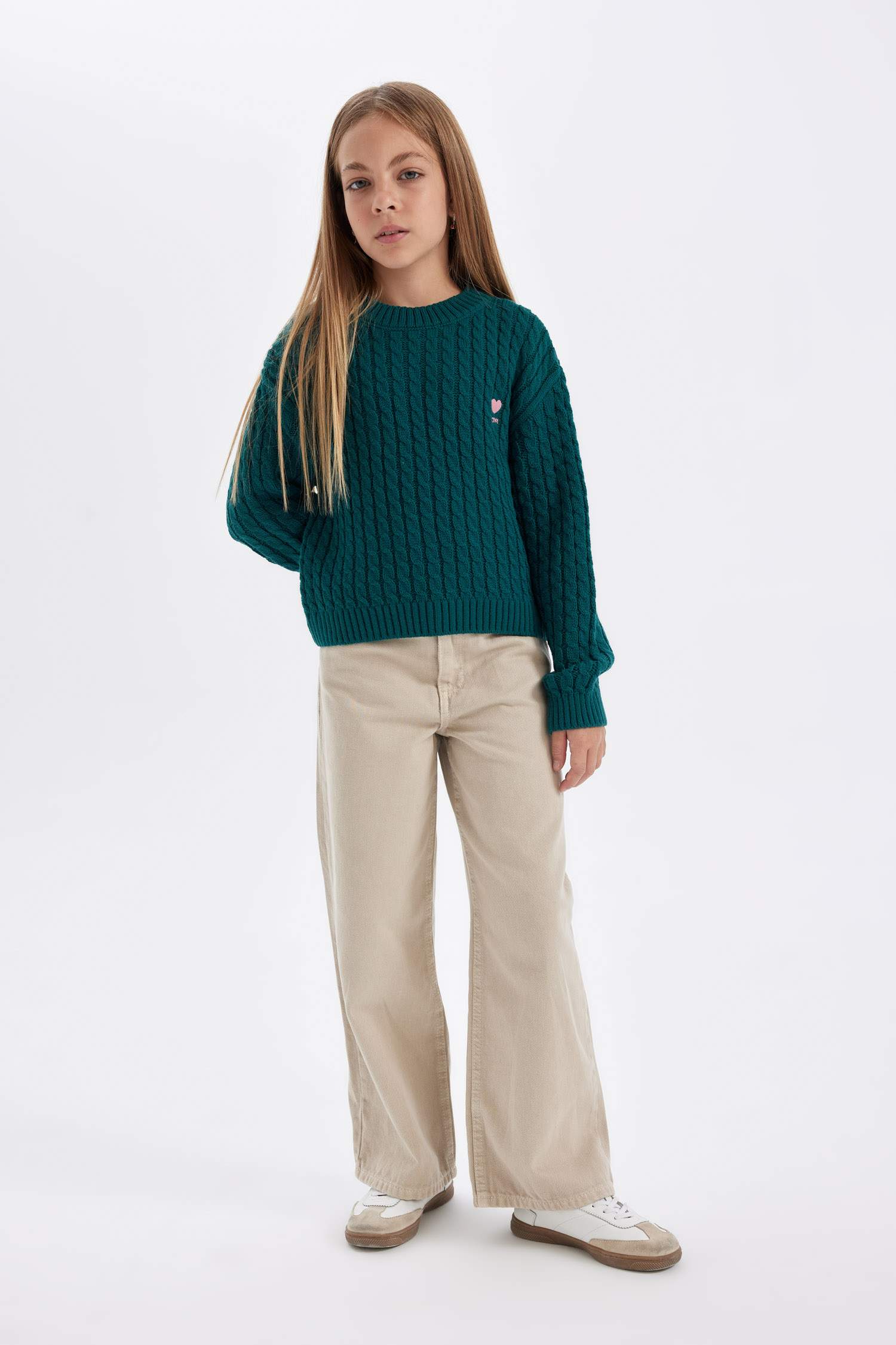 Свитер стандартного кроя с круглым вырезом для девочек