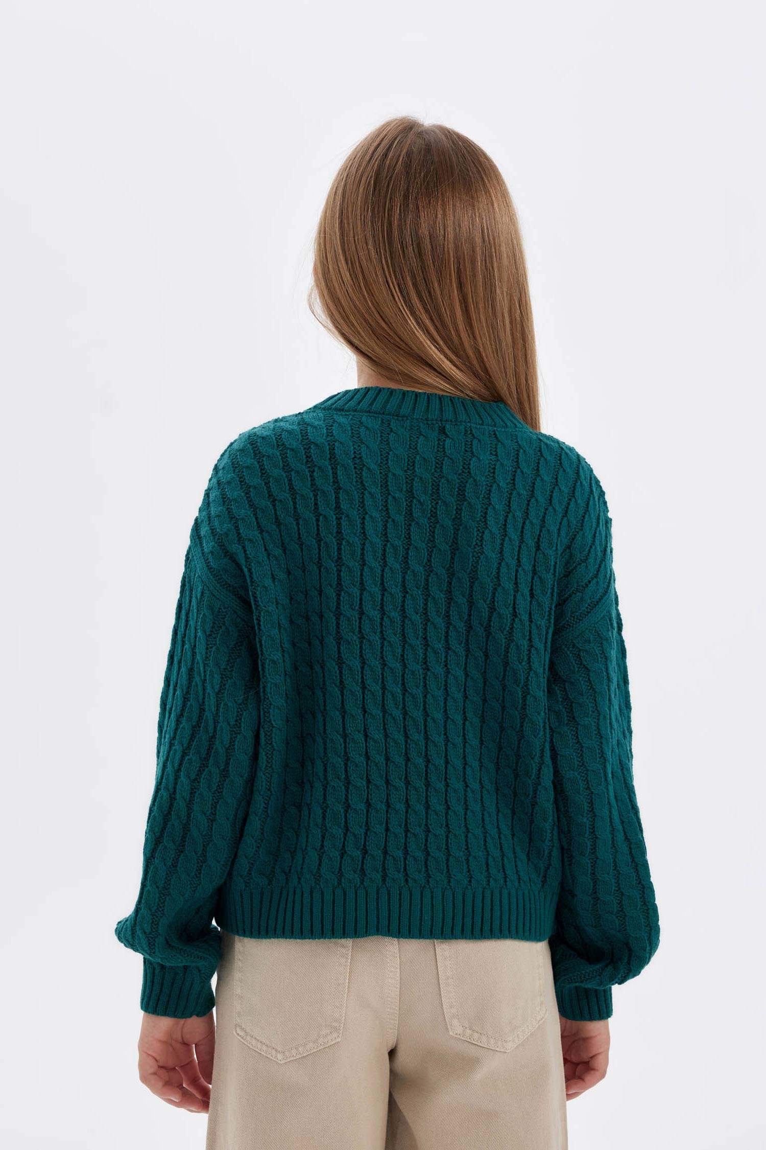 Свитер стандартного кроя с круглым вырезом для девочек