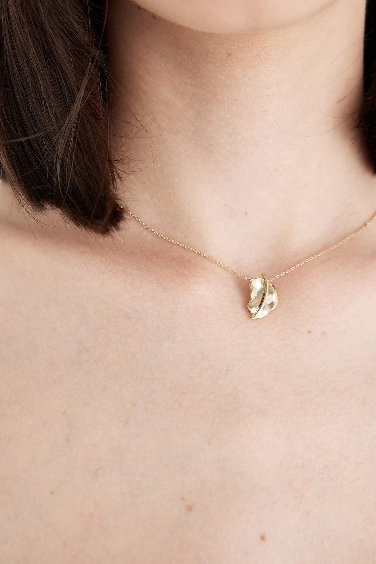 Әйелдер жапырақты егжей-тегжейлі алтын алқа