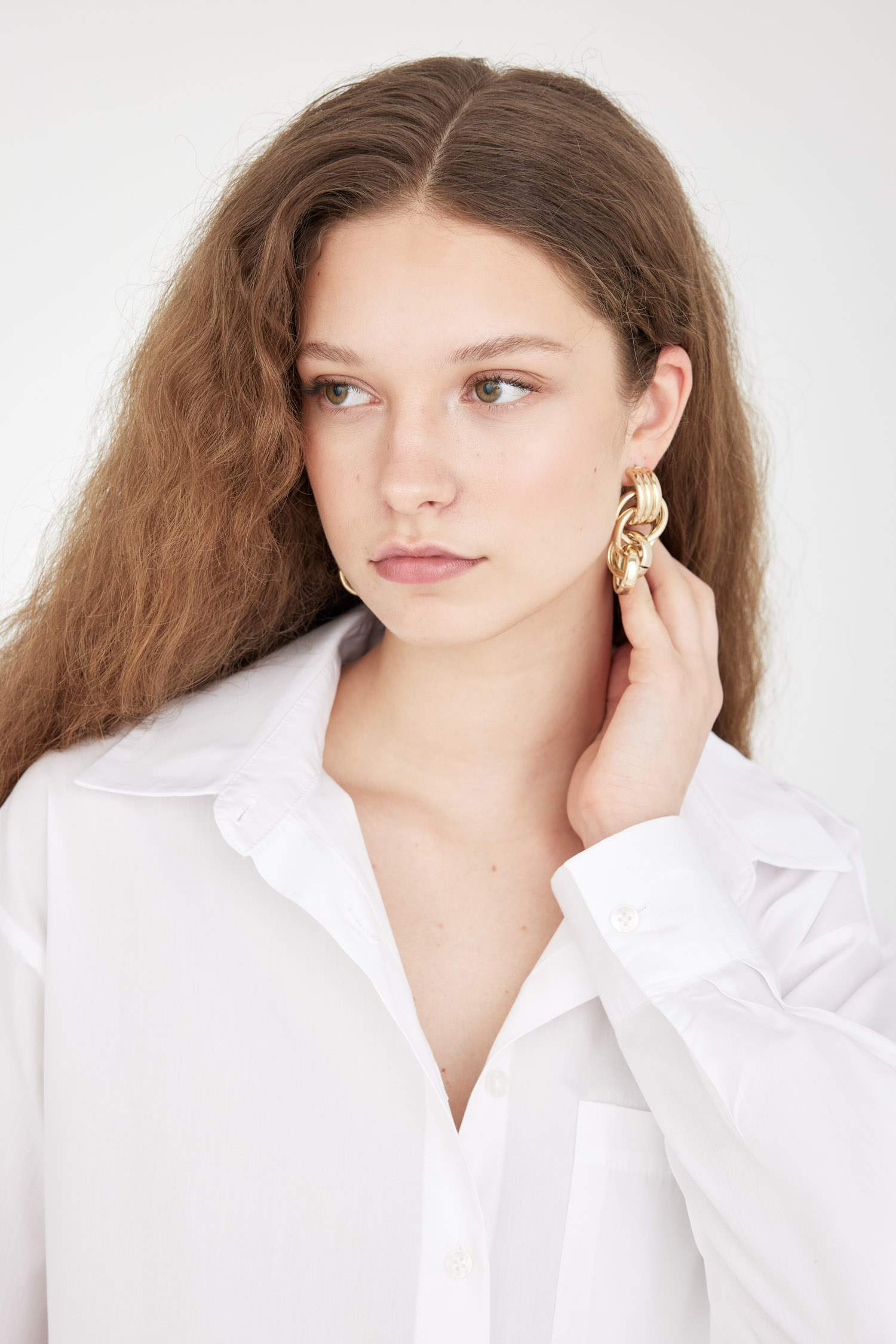 Woman Dangle Gold Earrings