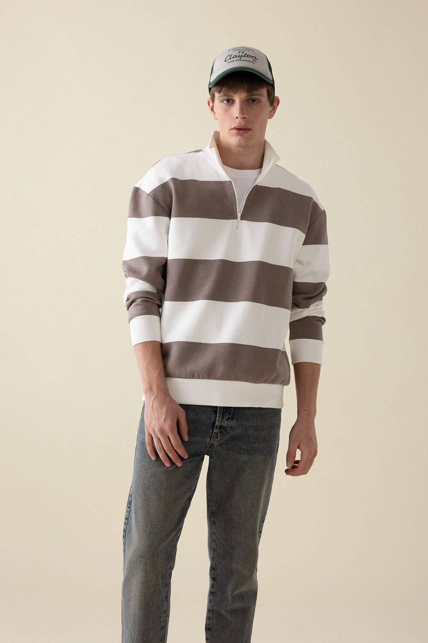 Boxy Fit Dik Yaka Yarım Fermuarlı Çizgili Sweatshirt