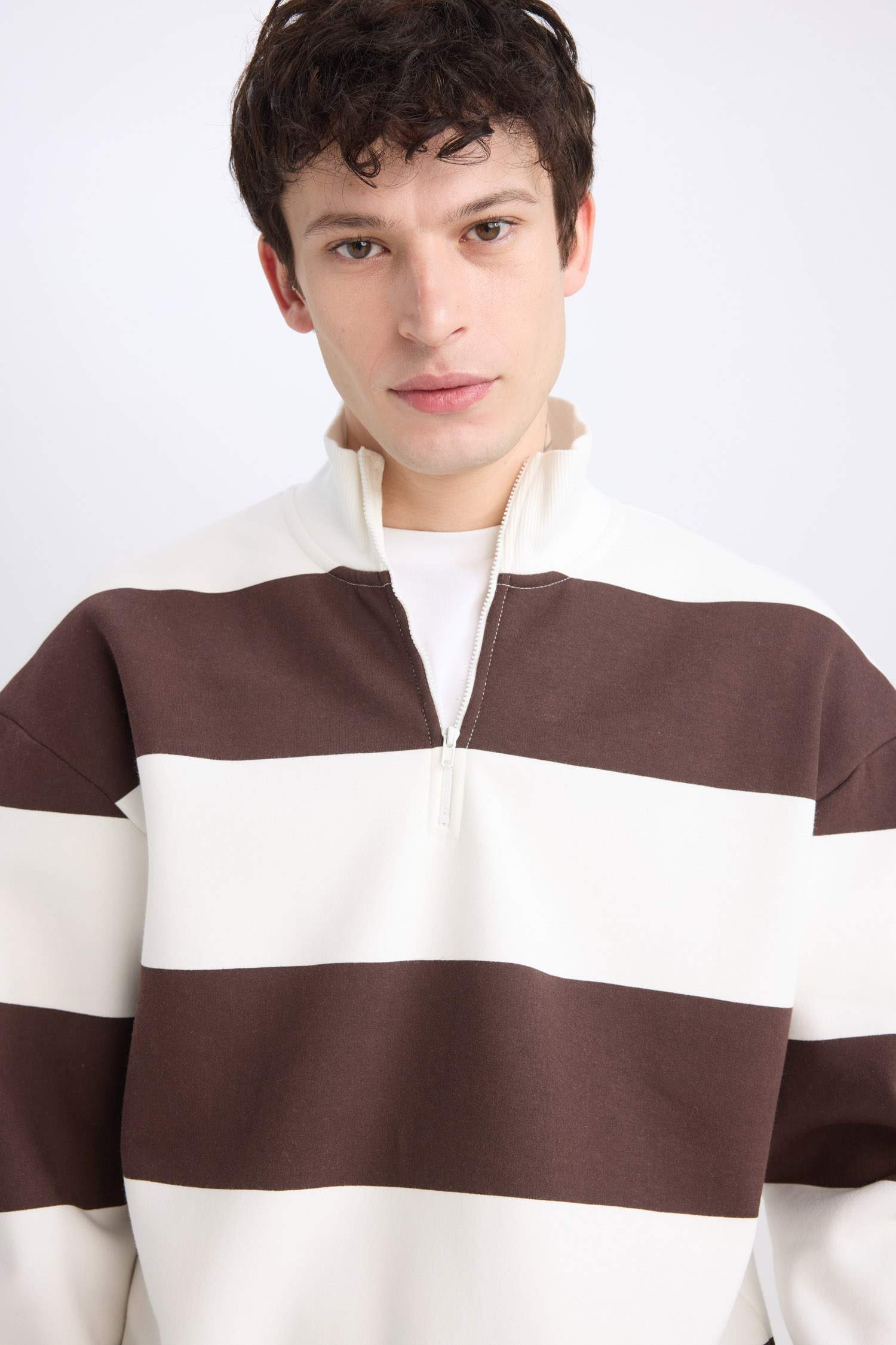 Boxy Fit Zippered Stand Collar Striped Sweatshirt