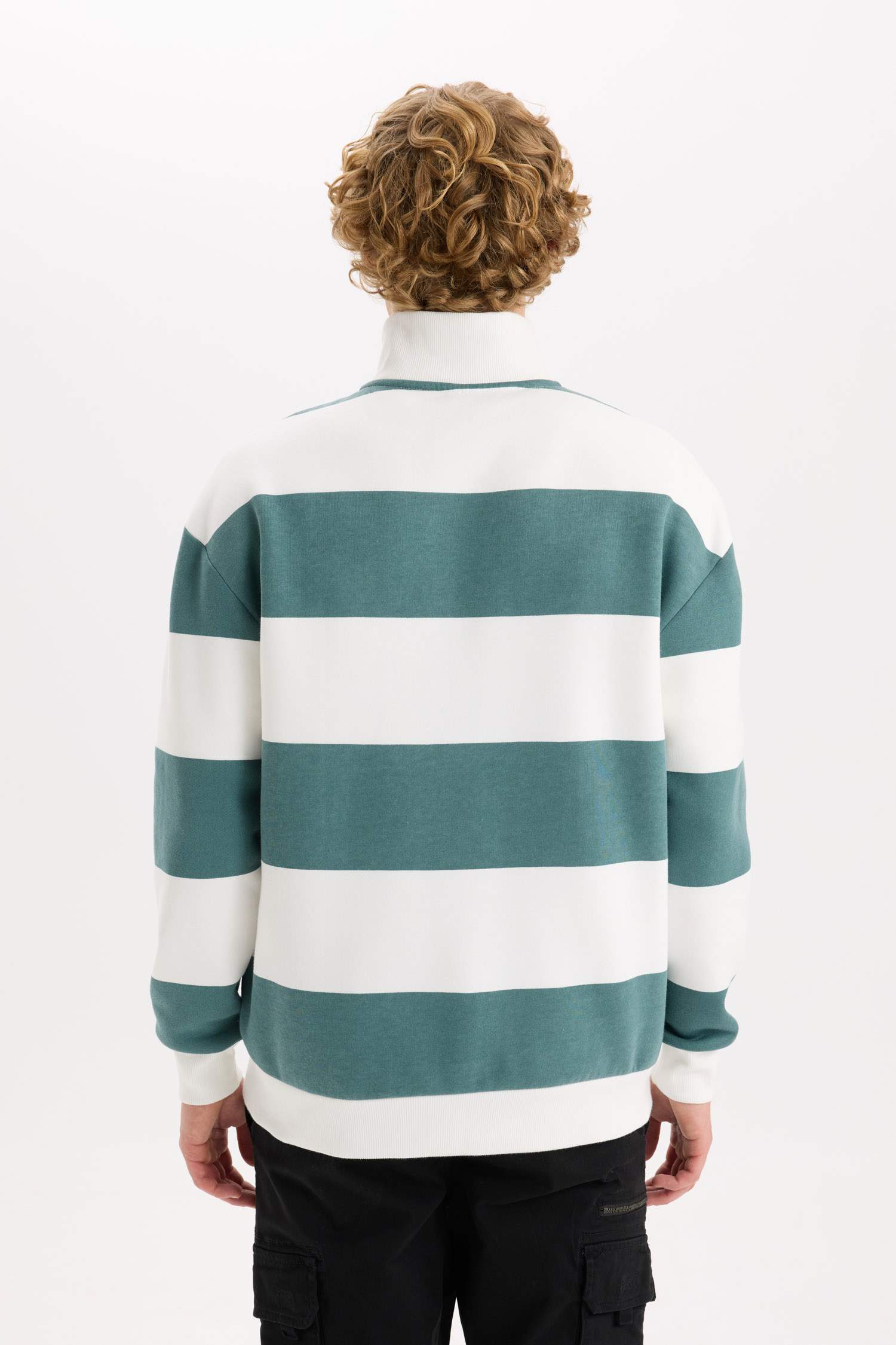 سويت شيرت مخطط أوفر سايز برقبة بسحاب