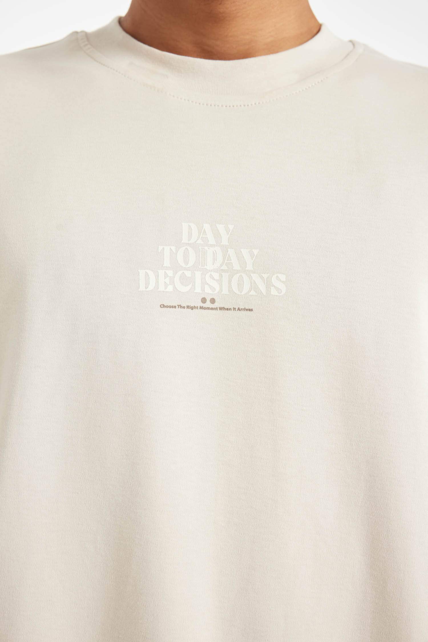 дөңгелек жаға слоган Қысқа жеңді футболка