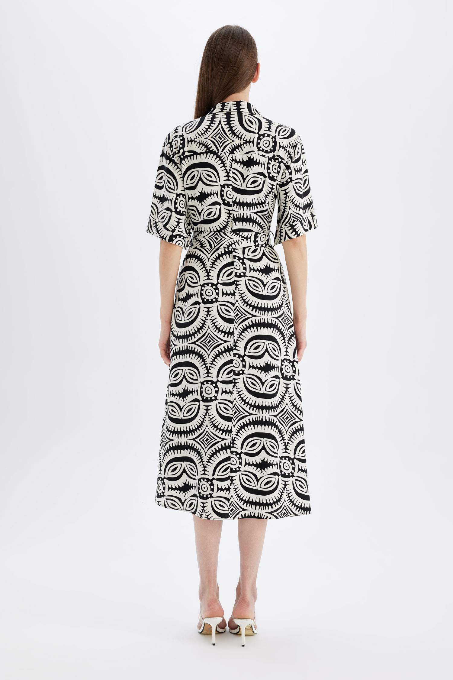 فستان ميدي نص كم مطبوع برقبة قميص ممزوج بالكتان