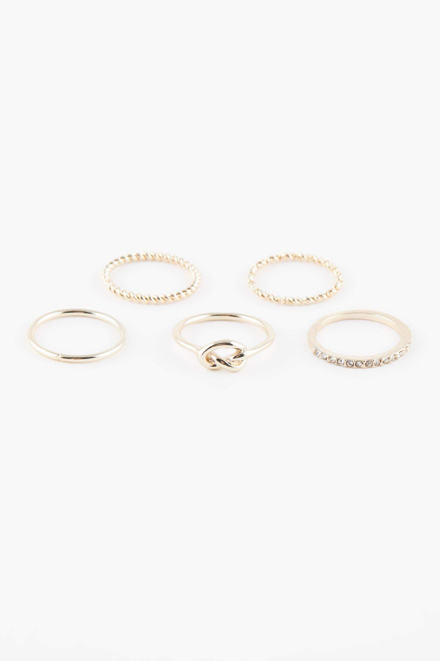 Woman 5 Piece Gold Rings