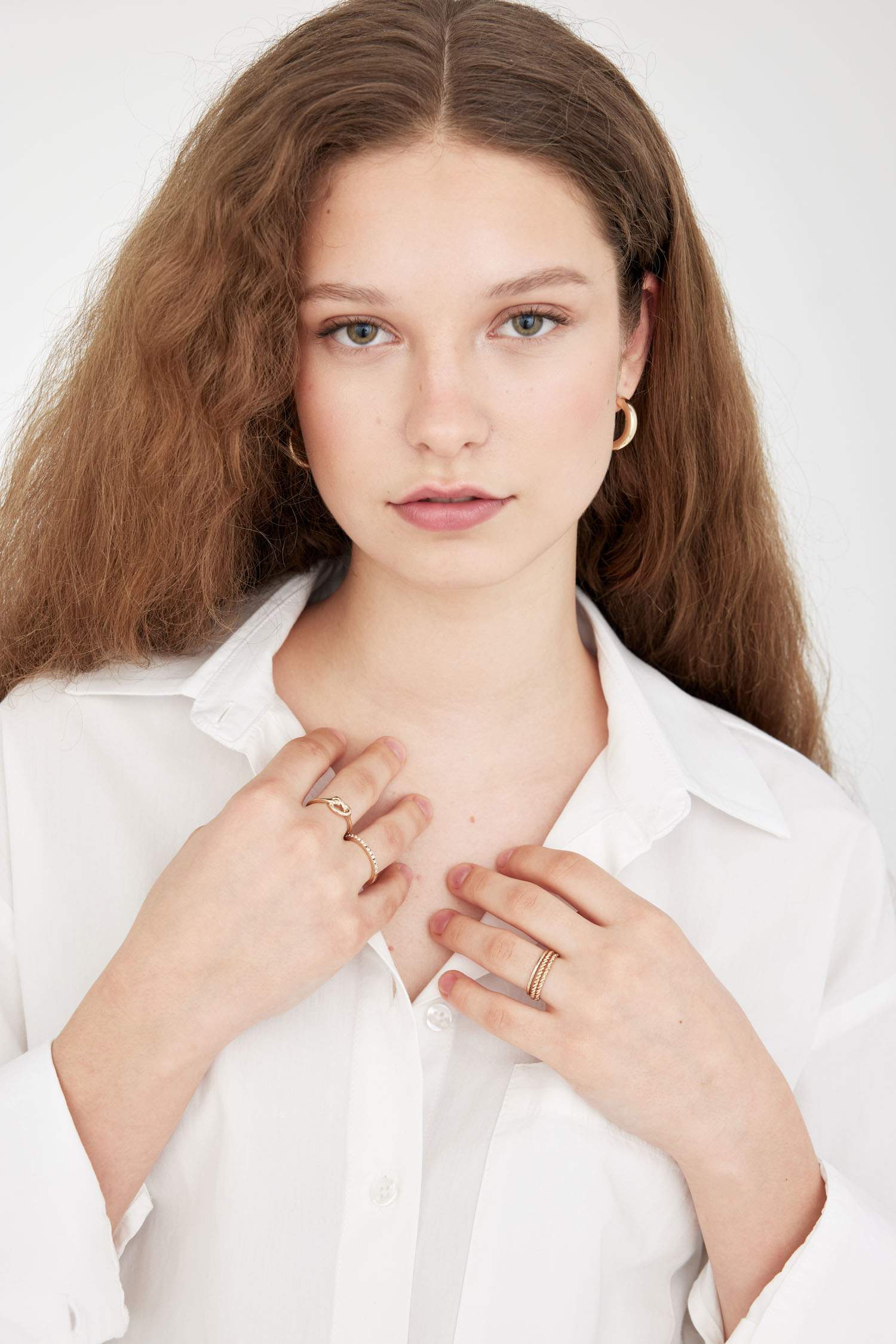 Woman 5 Piece Gold Rings