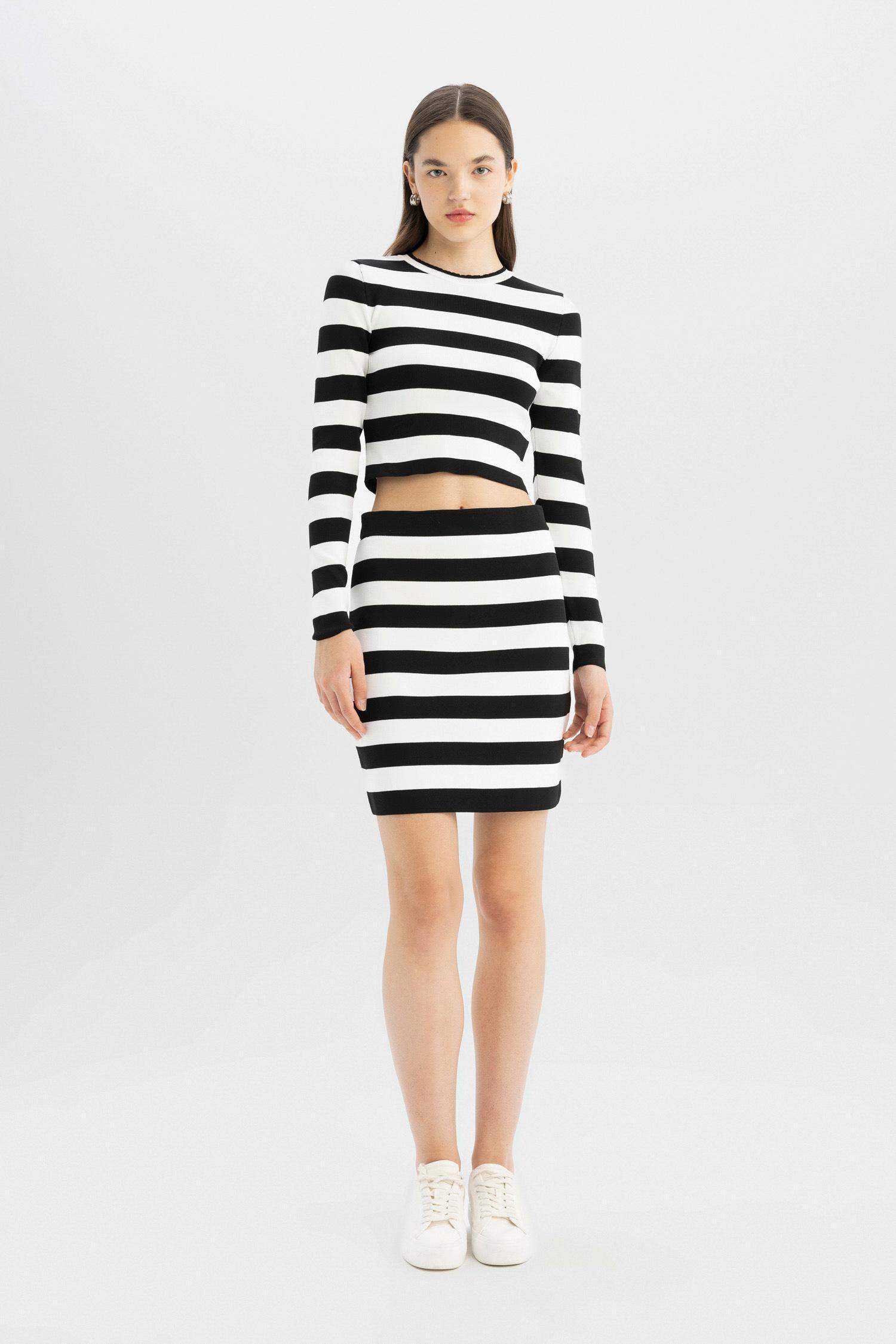 Coool Slim Fit Dar Kesim Beli Lastikli Çizgili Mini Triko Etek