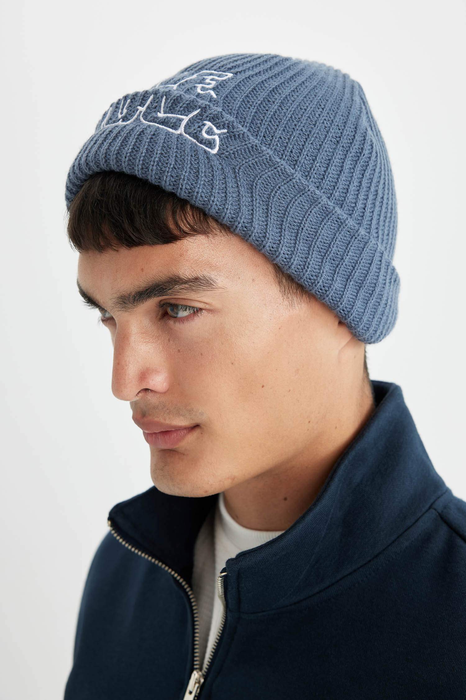 Erkek Nakışlı Bere