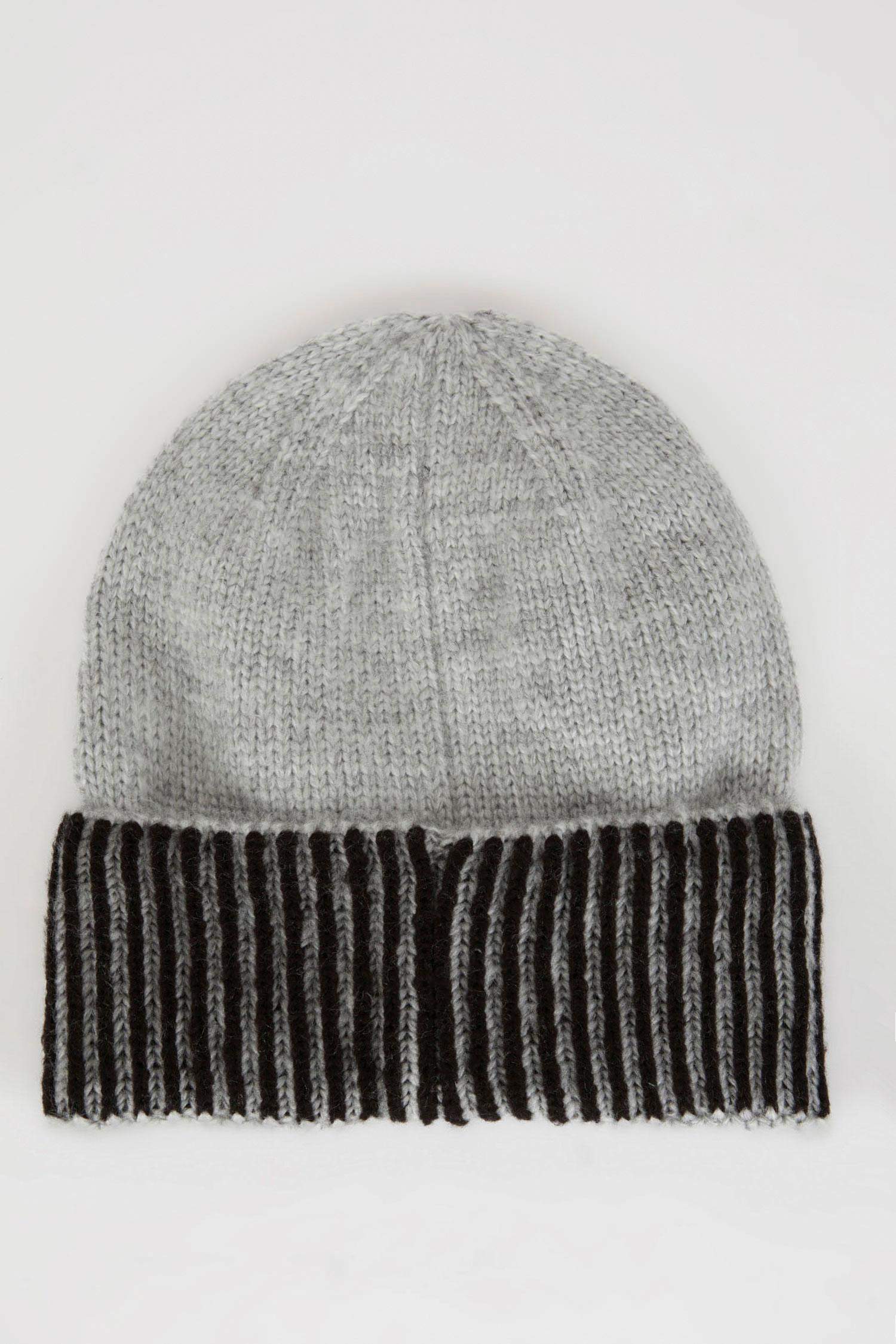 Erkek Renk Bloklu Bere