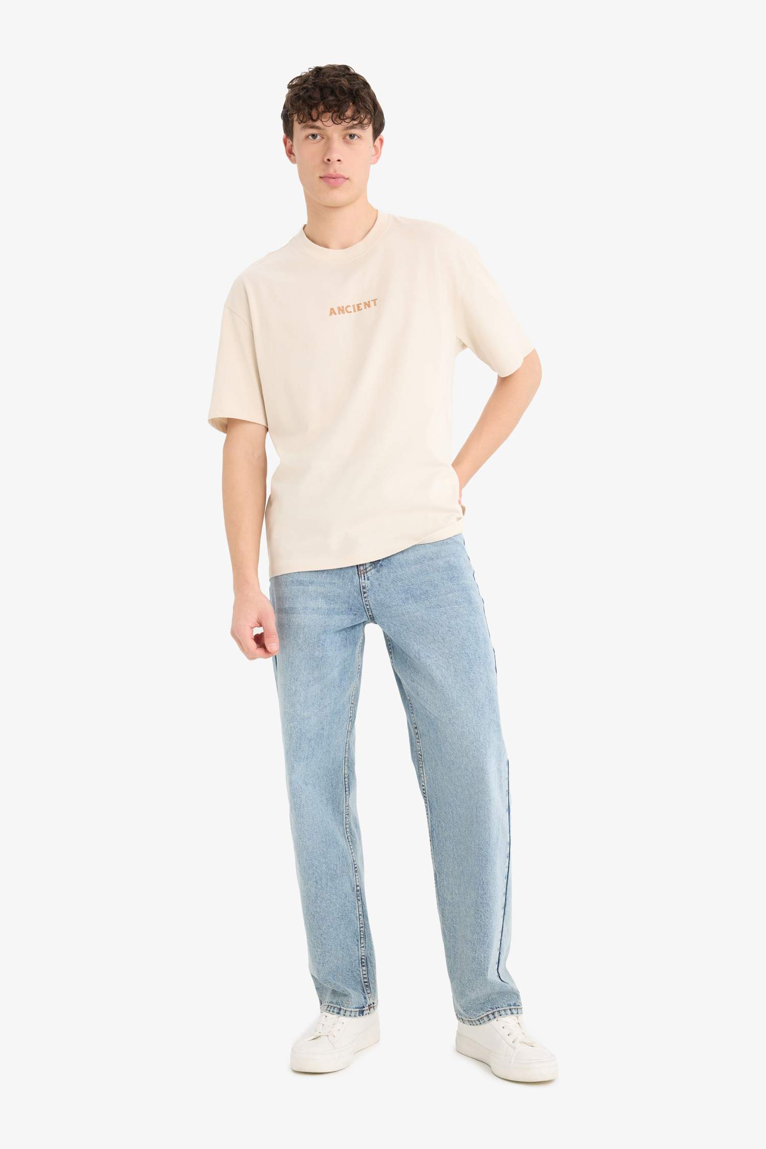 تيشيرت اوفر سايز بطبعة من الخلف برقبة مستديرة