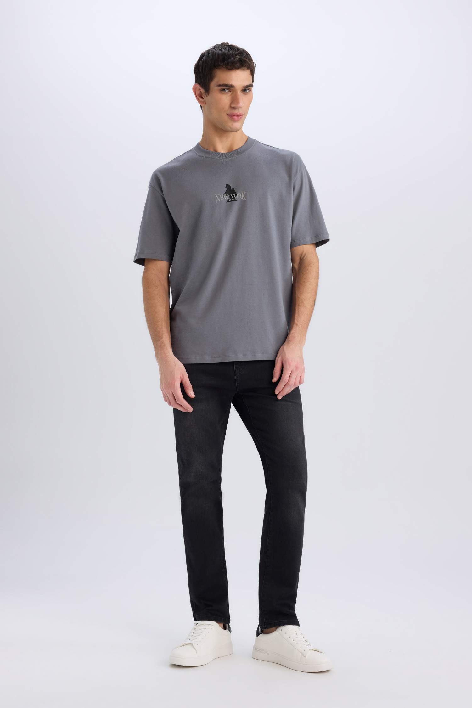 %100 Pamuk Oversize Geniş Kalıp Bisiklet Yaka Sırt Baskılı Kısa Kollu Tişört