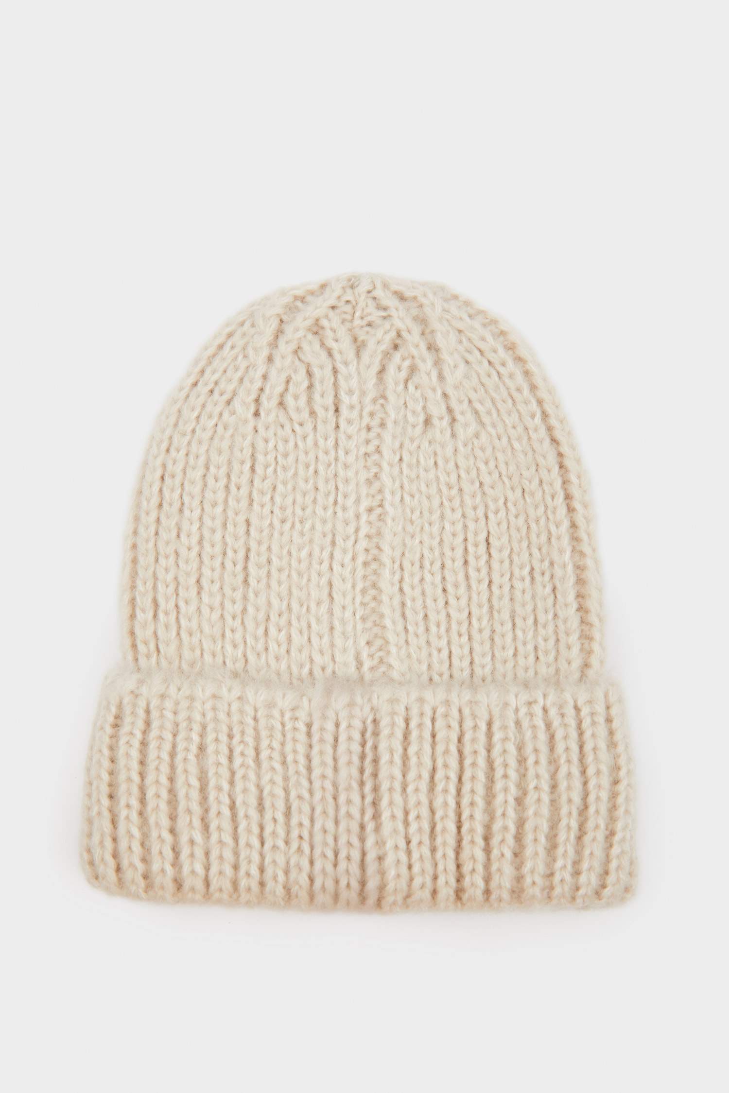 قبعة بيريه بناتي