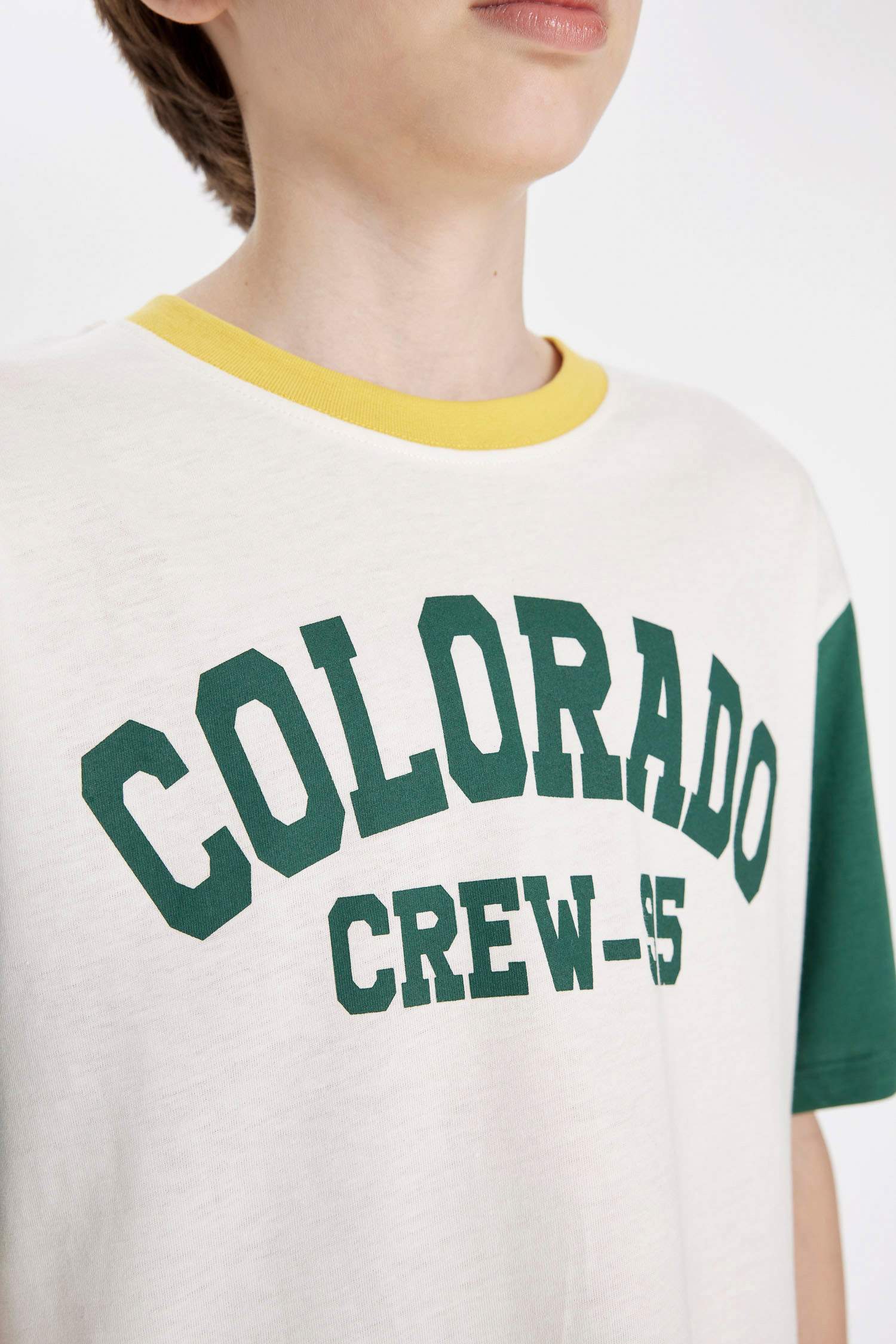 T-Shirt à Manches Courtes et col rond à Blocs de Couleur pour Garçon