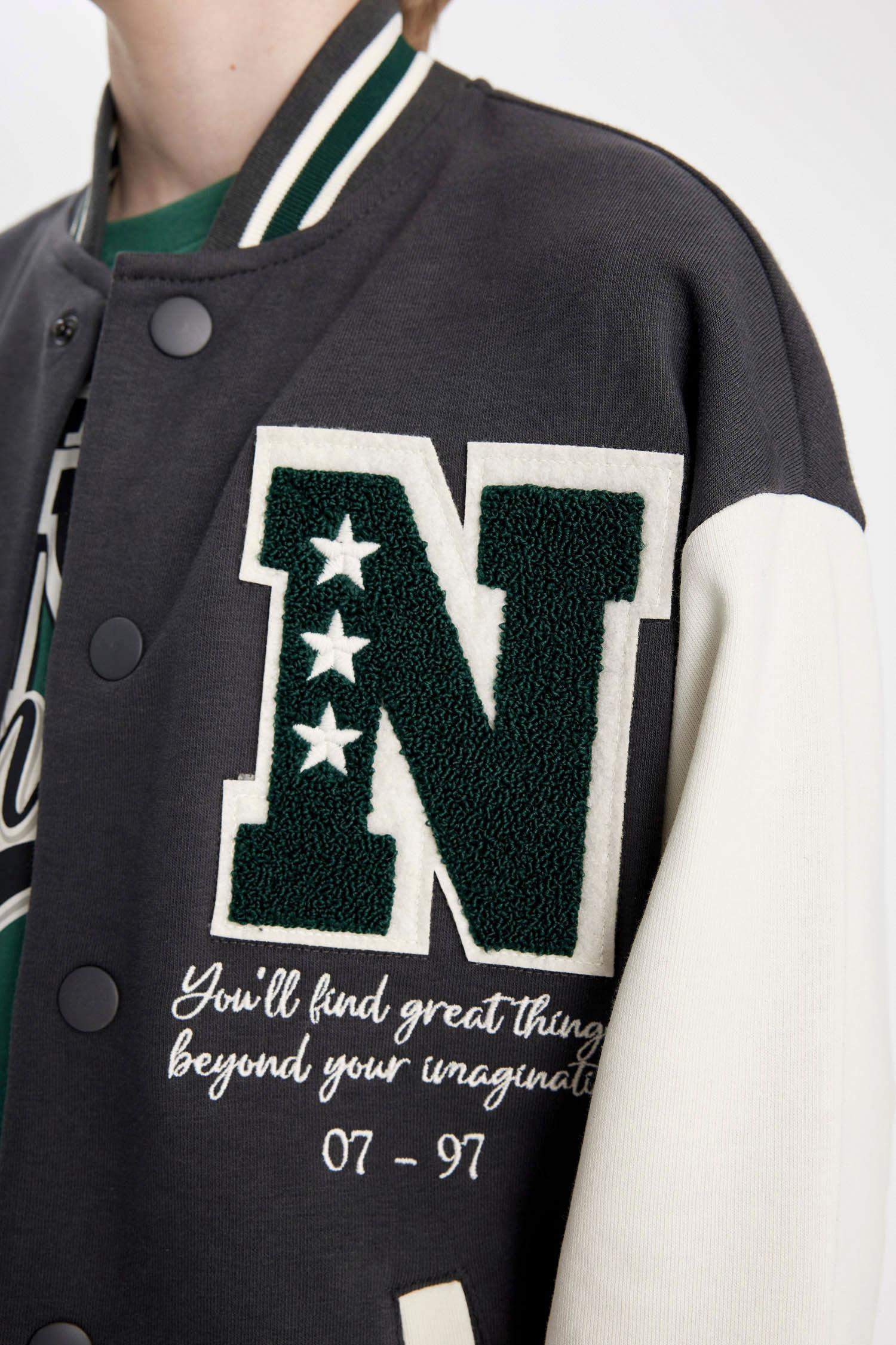 جاكيت بومبر ولادي قصة عادية بياخة مستديرة