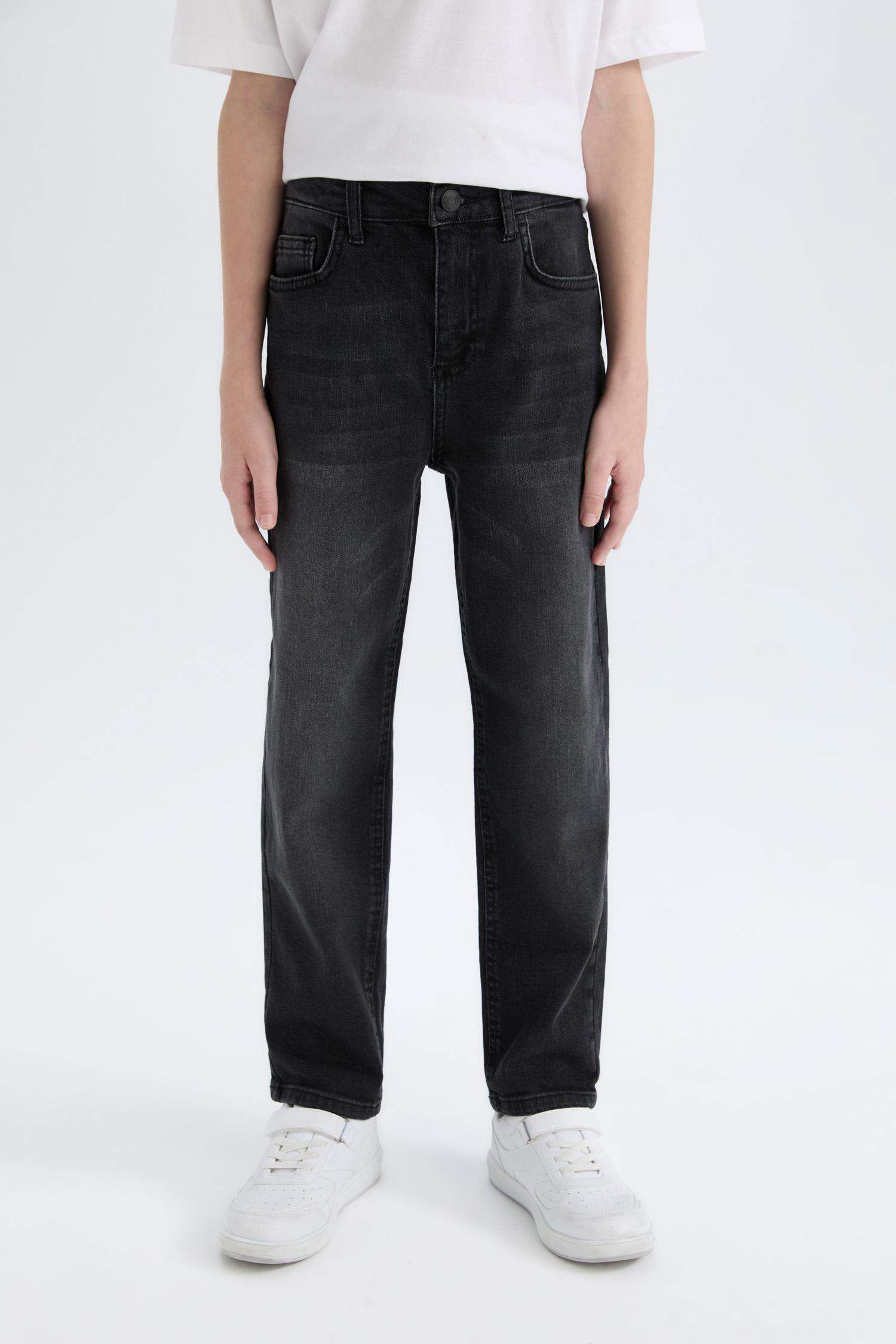 Boy Straight Fit Jeans