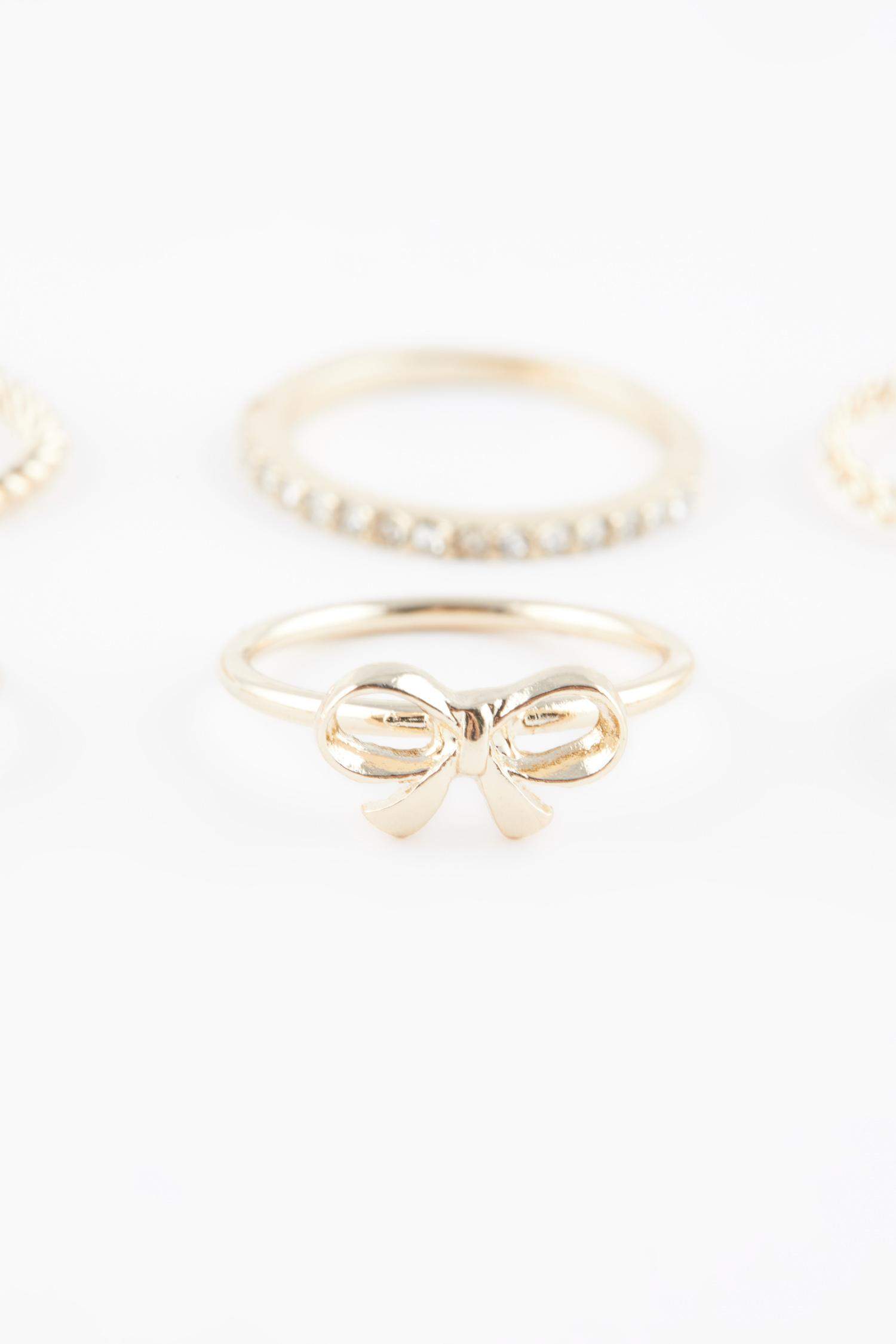 Woman 9 Piece Gold Rings