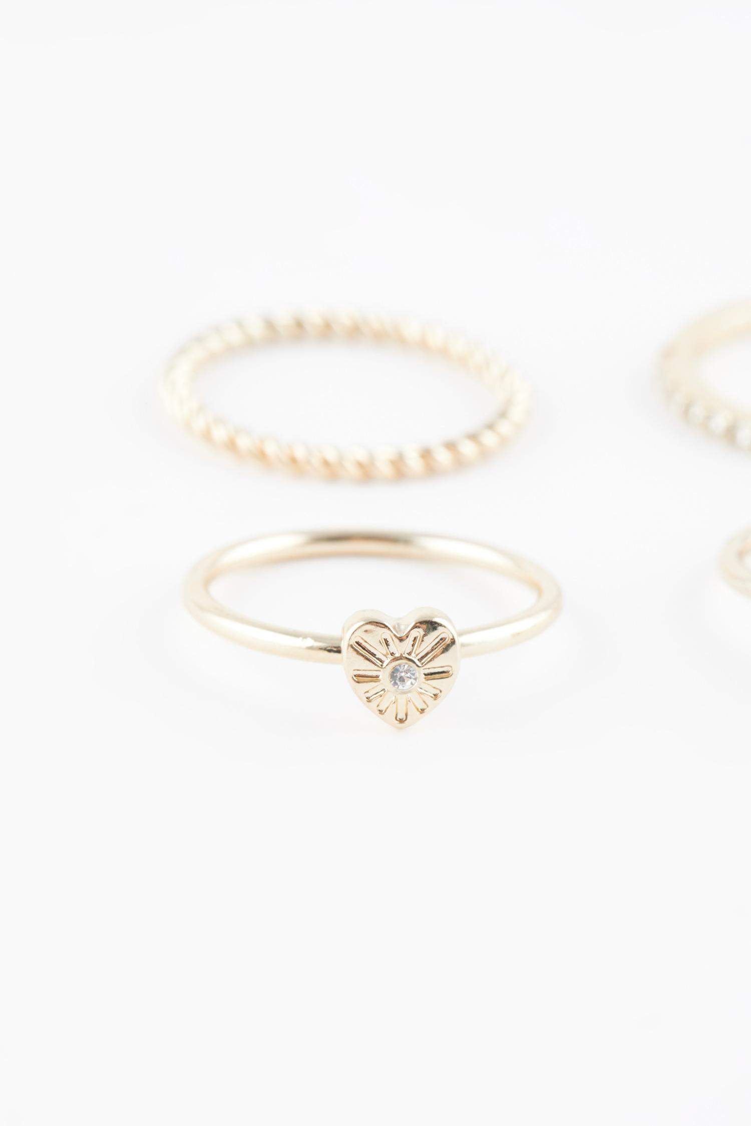 Woman 9 Piece Gold Rings