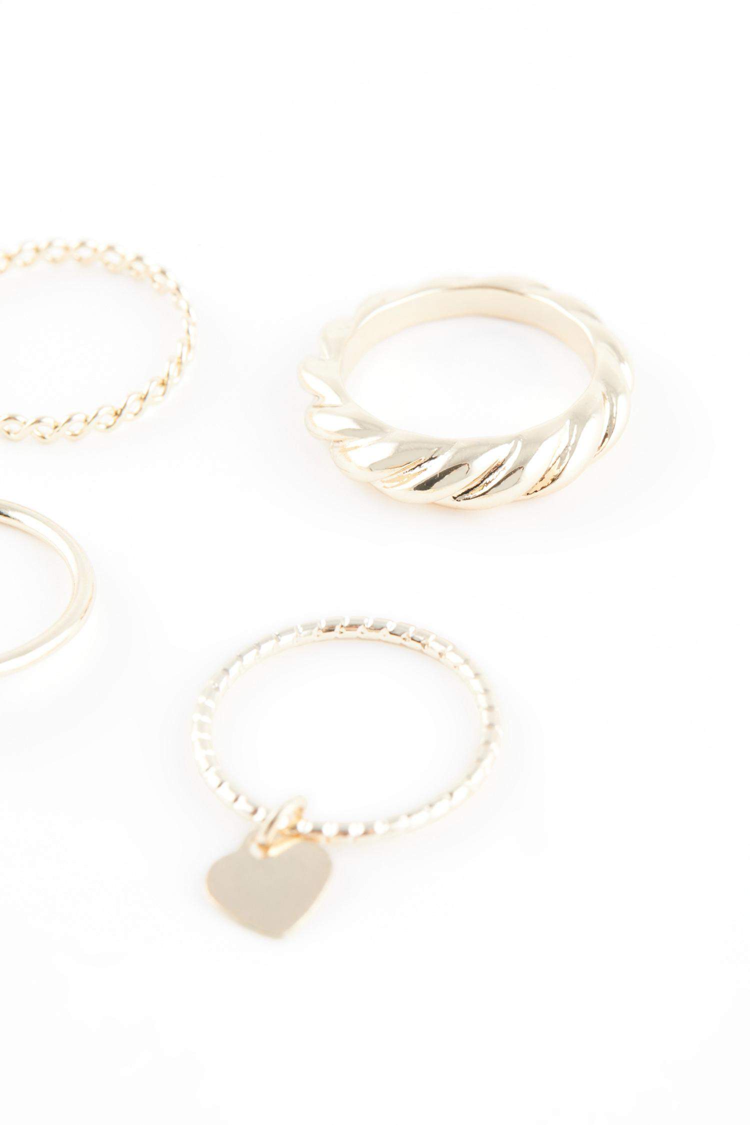 Woman 9 Piece Gold Rings