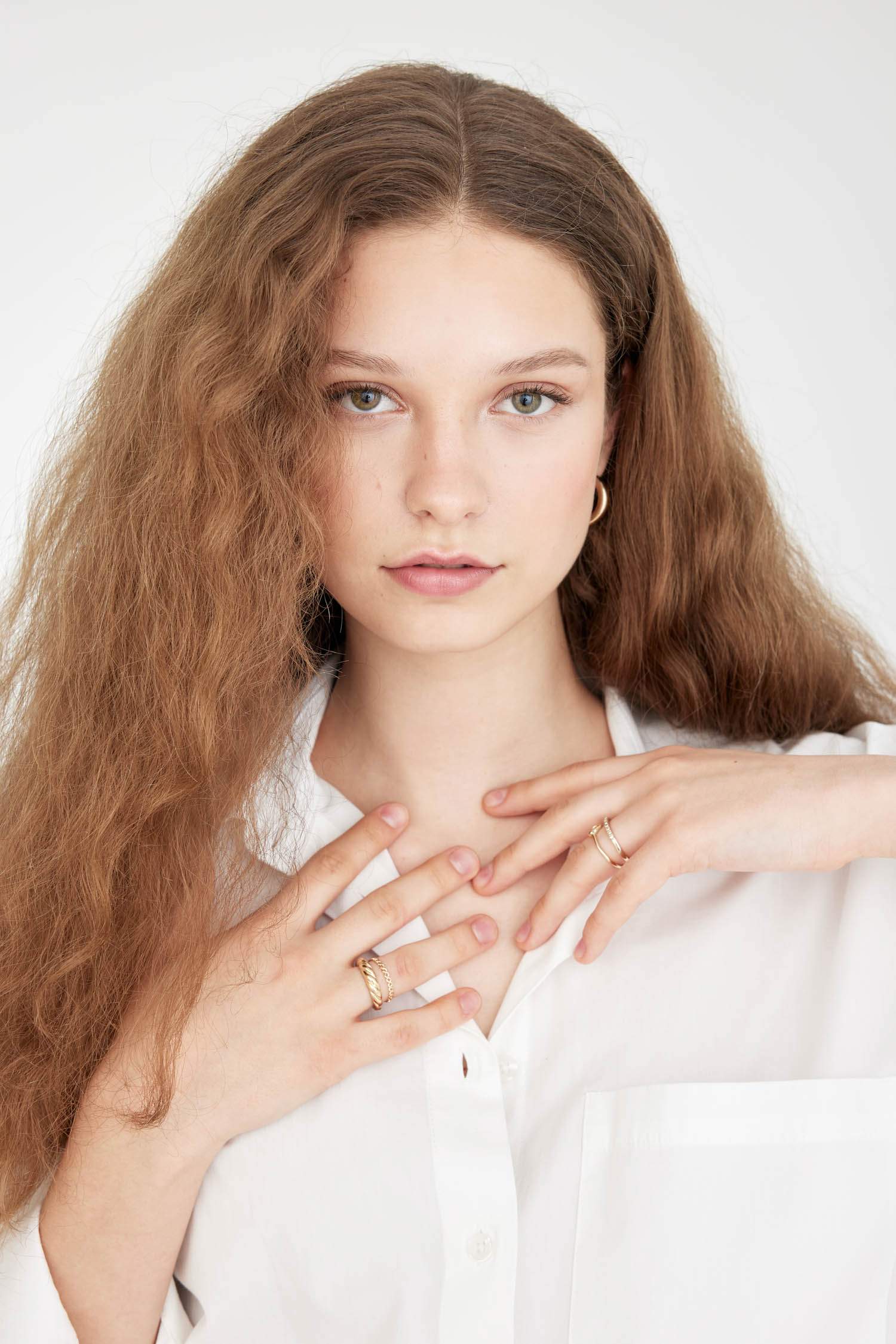 Woman 9 Piece Gold Rings