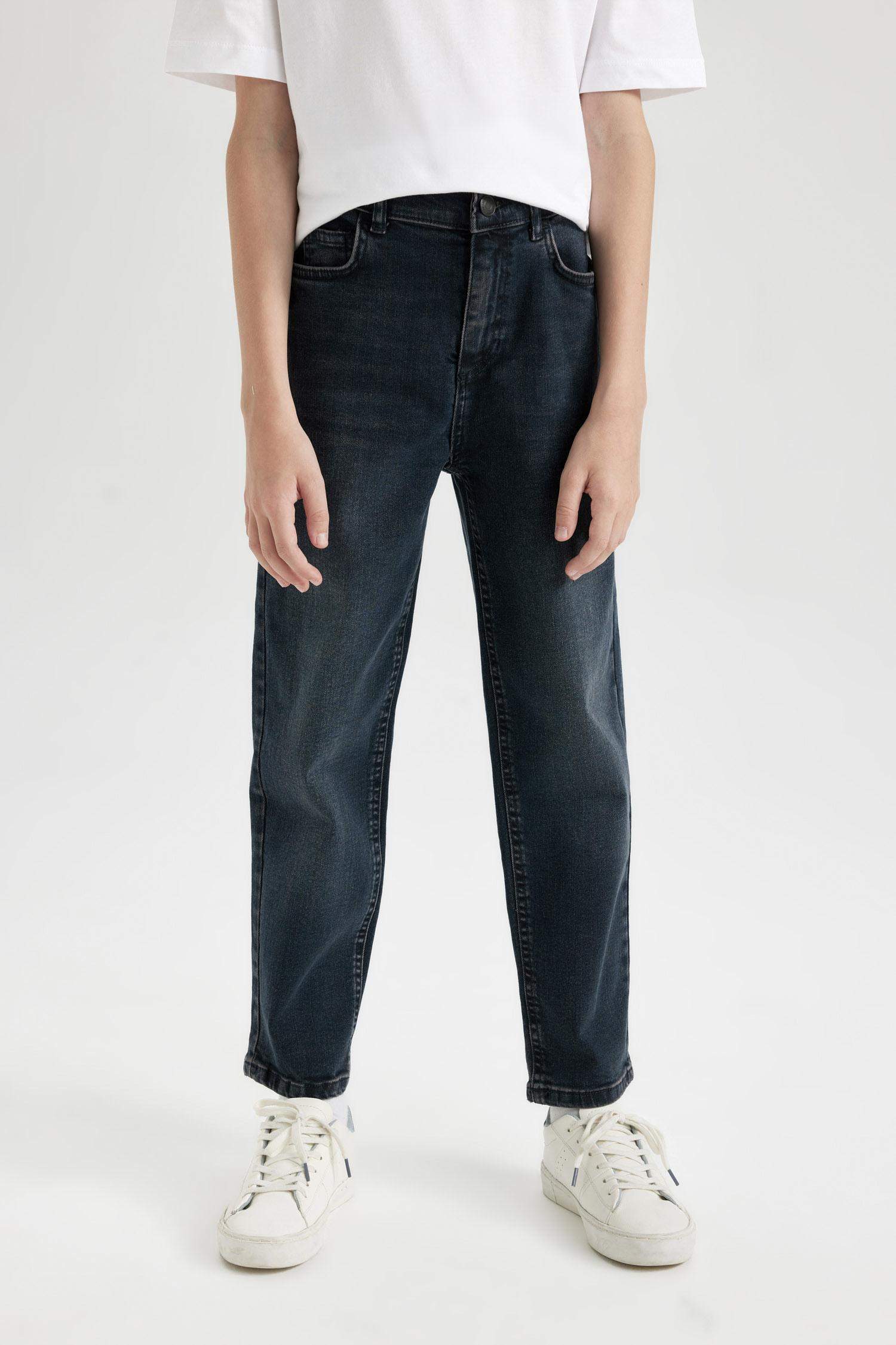 Boy Straight Fit Straight Leg Pocket Jeans