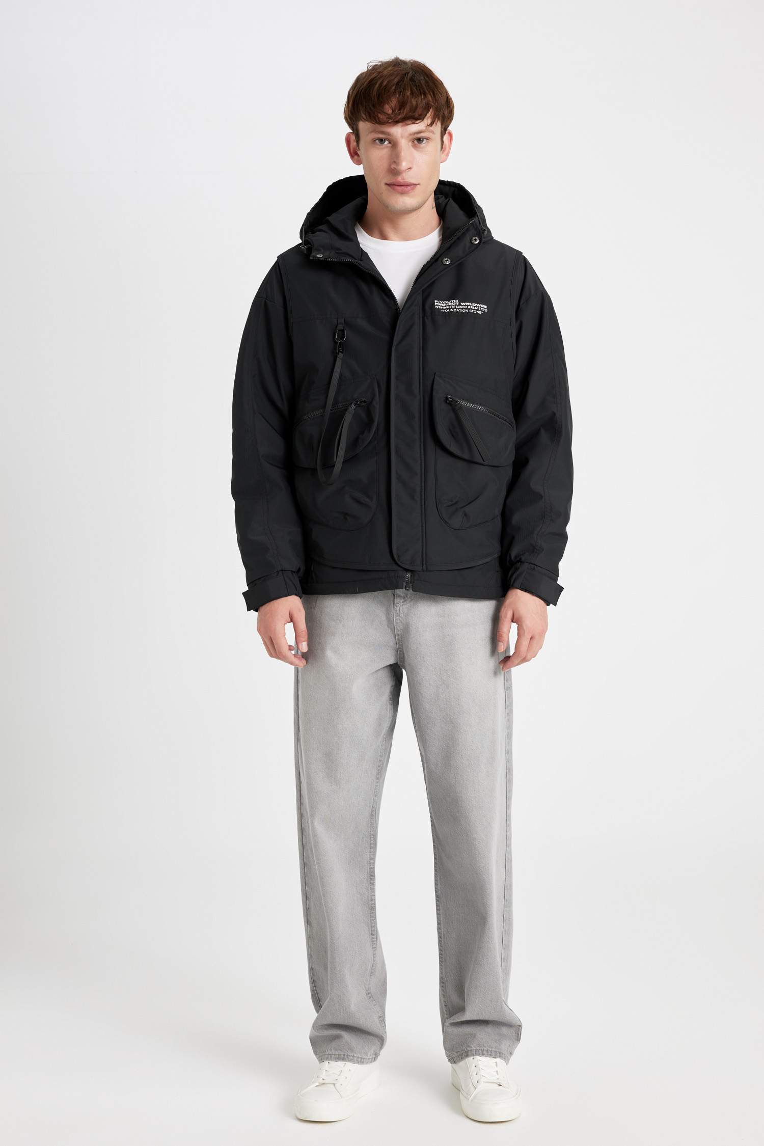 Regular Fit Baskı Detaylı Kapüşonlu Fermuarlı Cepli Mont