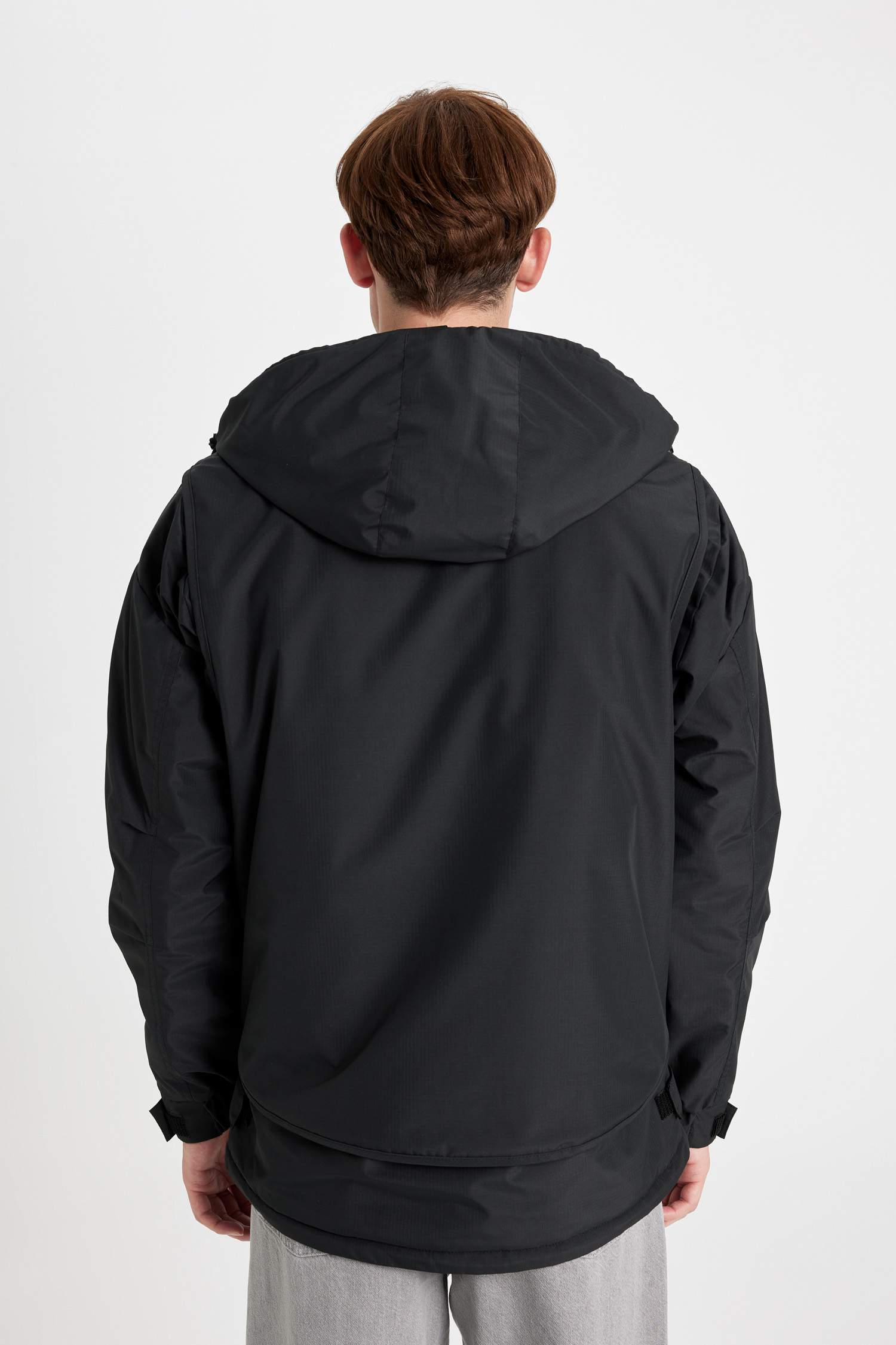 Regular Fit Baskı Detaylı Kapüşonlu Fermuarlı Cepli Mont