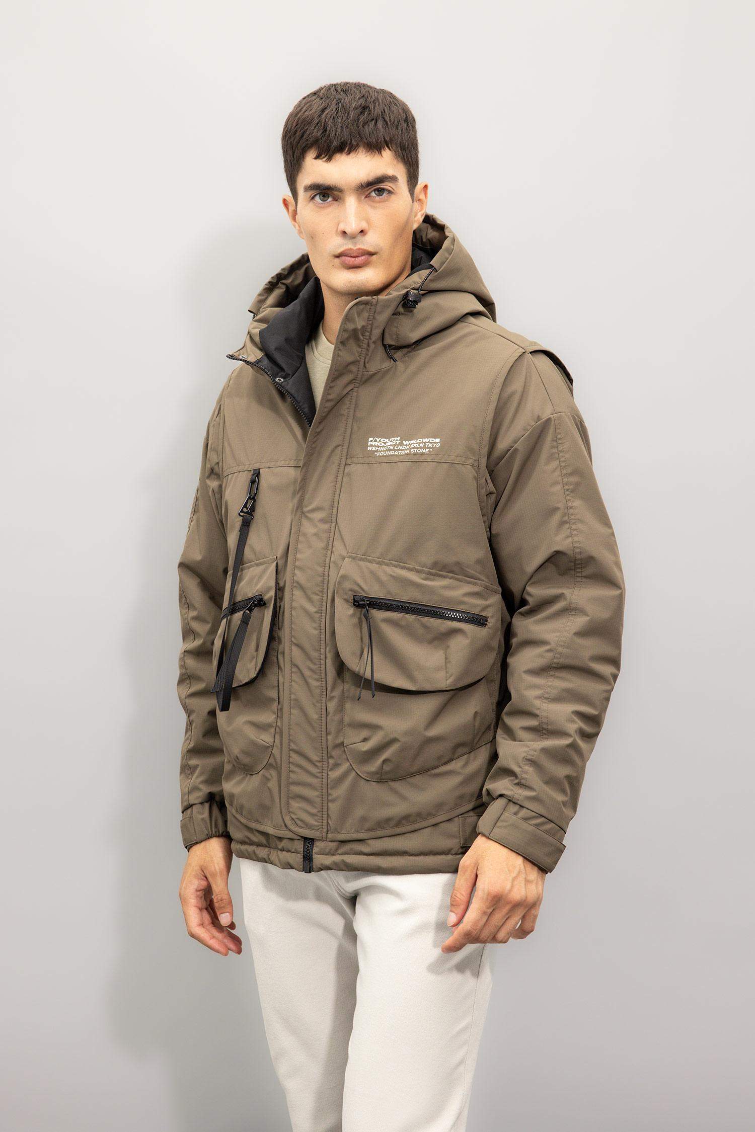 Regular Fit Baskı Detaylı Kapüşonlu Fermuarlı Cepli Mont