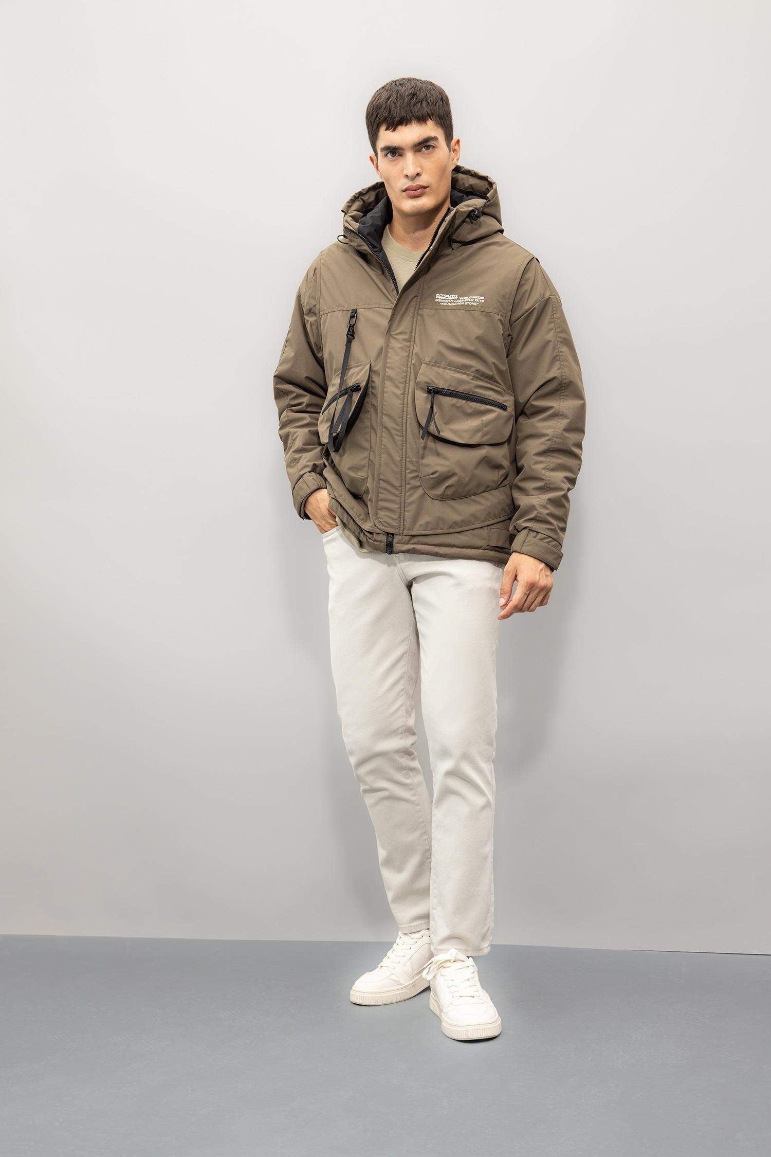 Regular Fit Baskı Detaylı Kapüşonlu Fermuarlı Cepli Mont