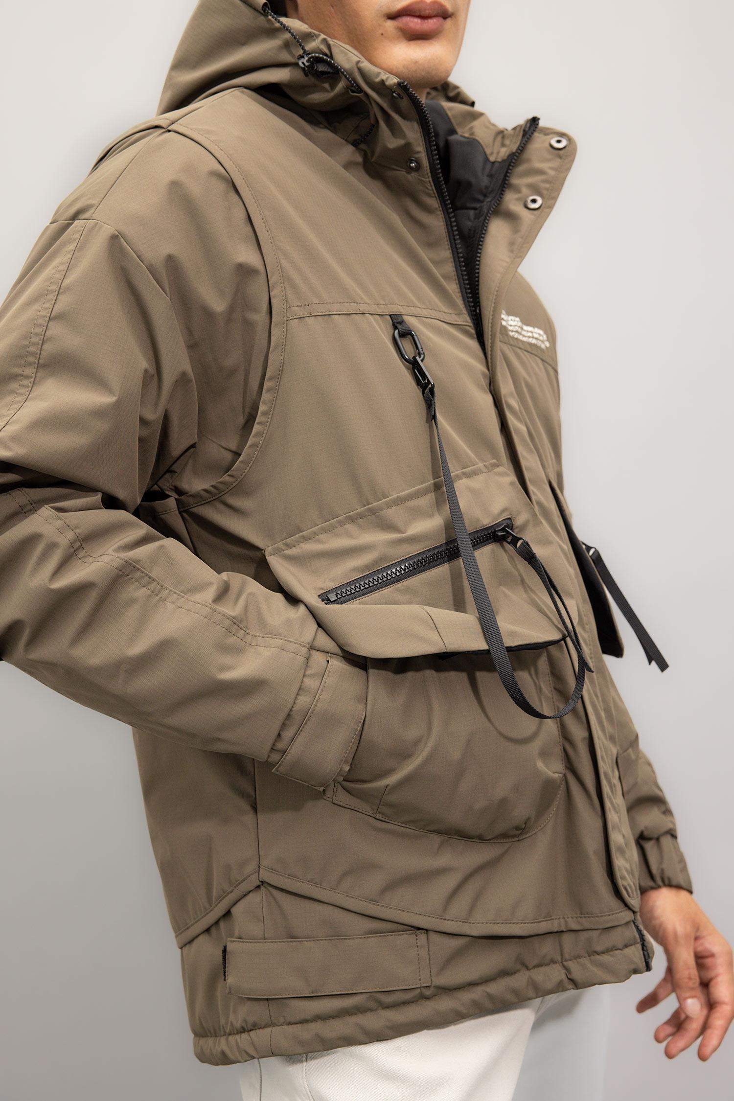 Regular Fit Baskı Detaylı Kapüşonlu Fermuarlı Cepli Mont