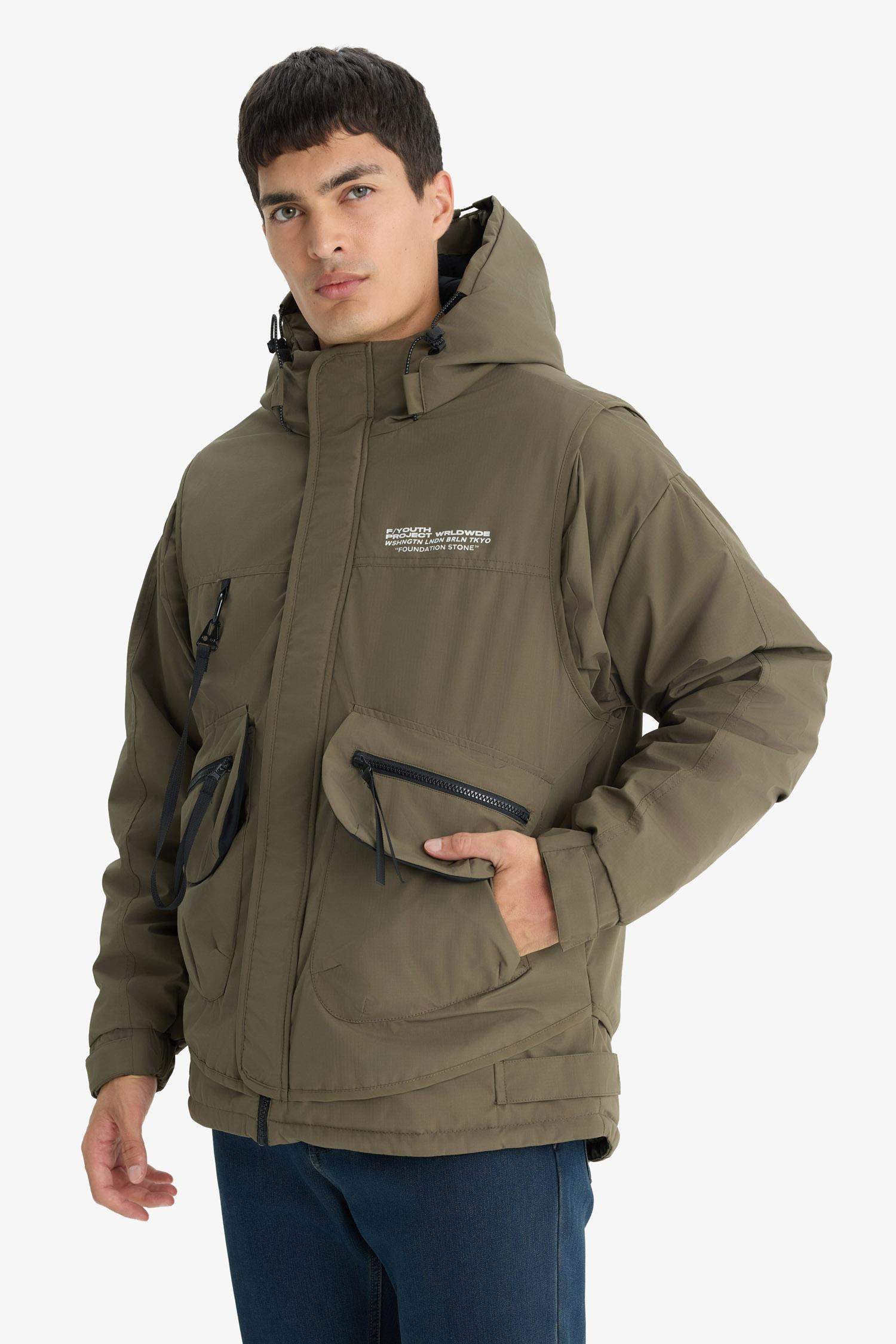 Regular Fit Baskı Detaylı Kapüşonlu Fermuarlı Cepli Mont