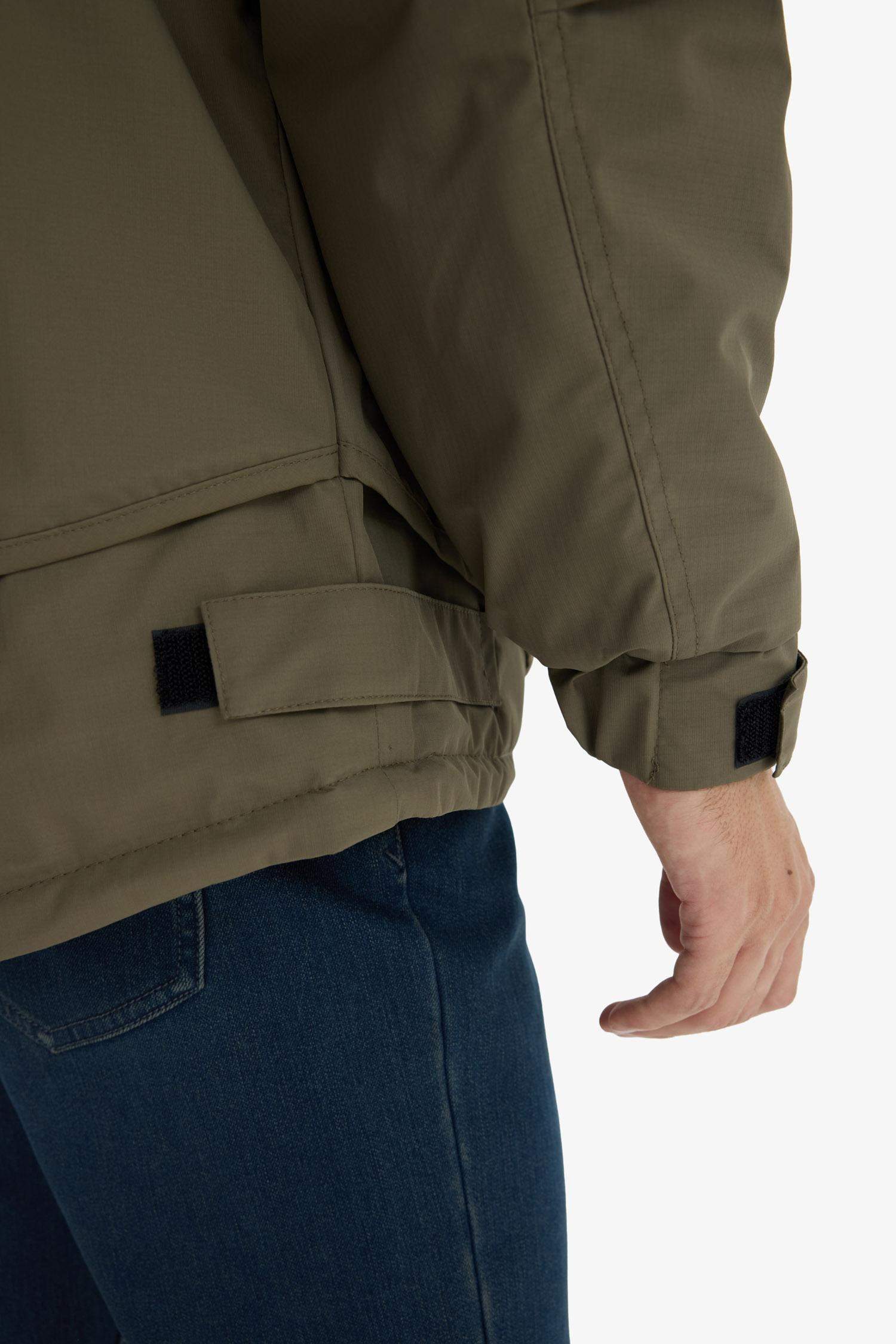 Regular Fit Baskı Detaylı Kapüşonlu Fermuarlı Cepli Mont