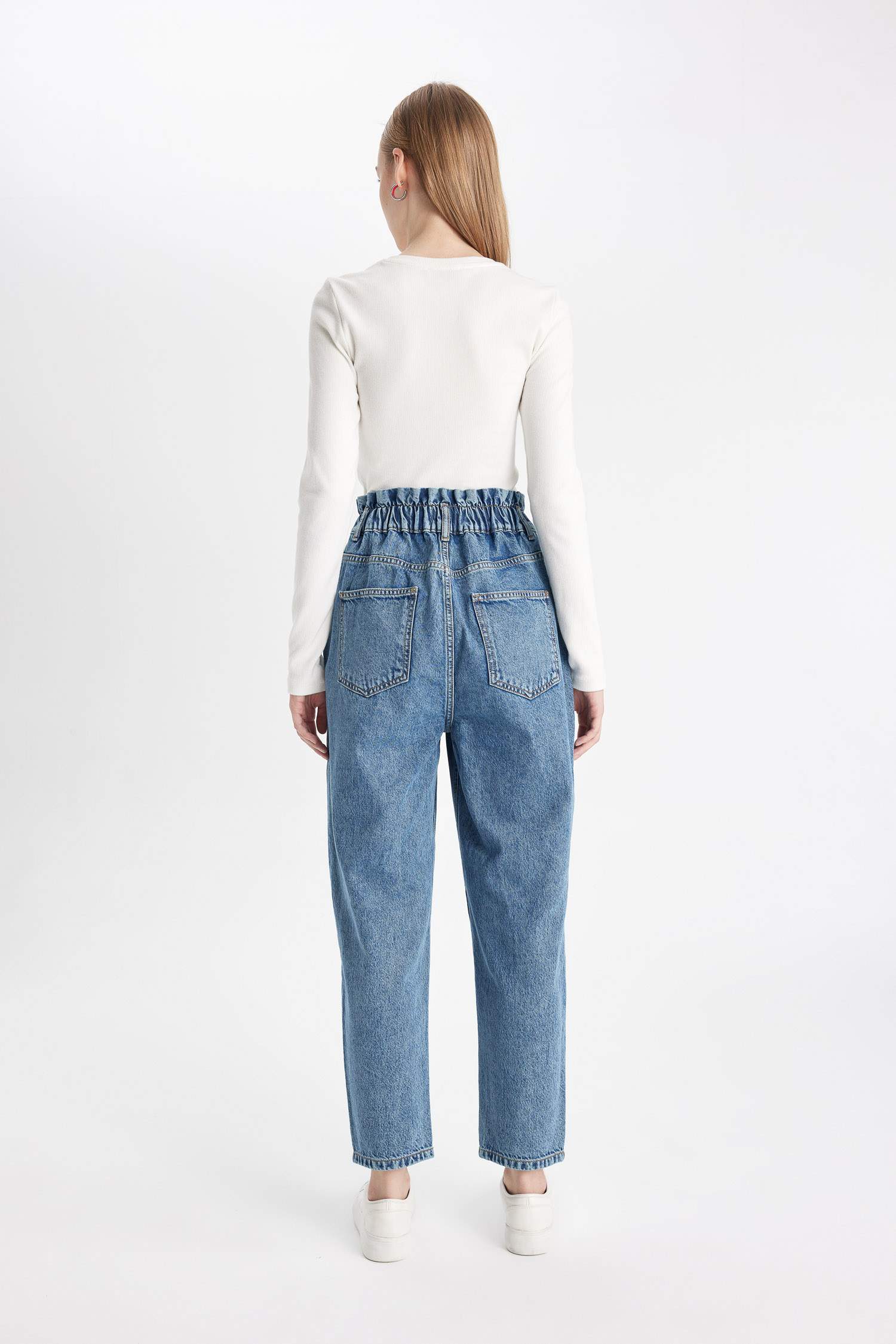 سروال جينز بيبرباج بخصر عالي وتأثير باهت