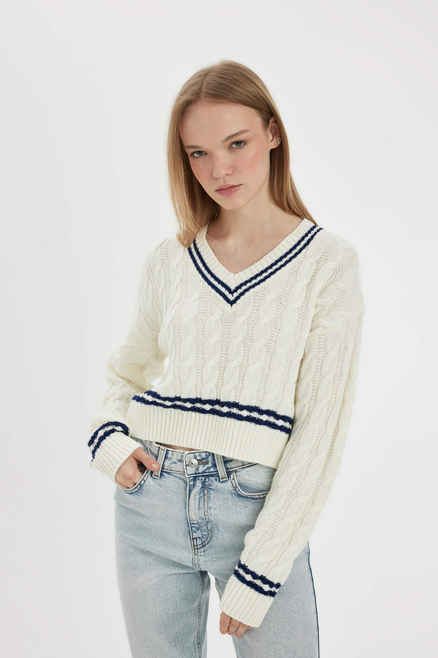 Coool Regular Fit V Yaka Saç Örgülü Çizgili Triko Kazak