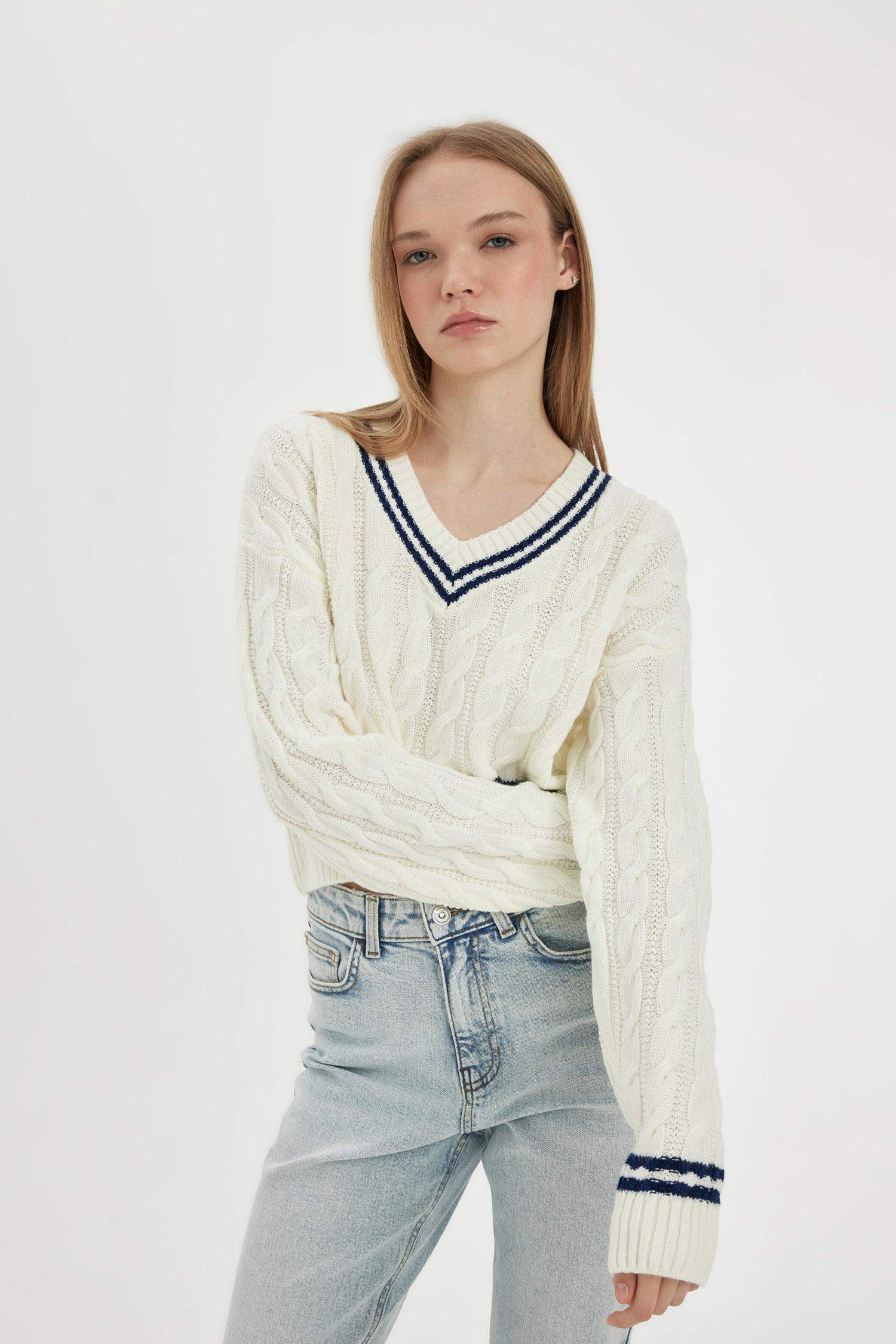 Coool Regular Fit V Yaka Saç Örgülü Çizgili Triko Kazak