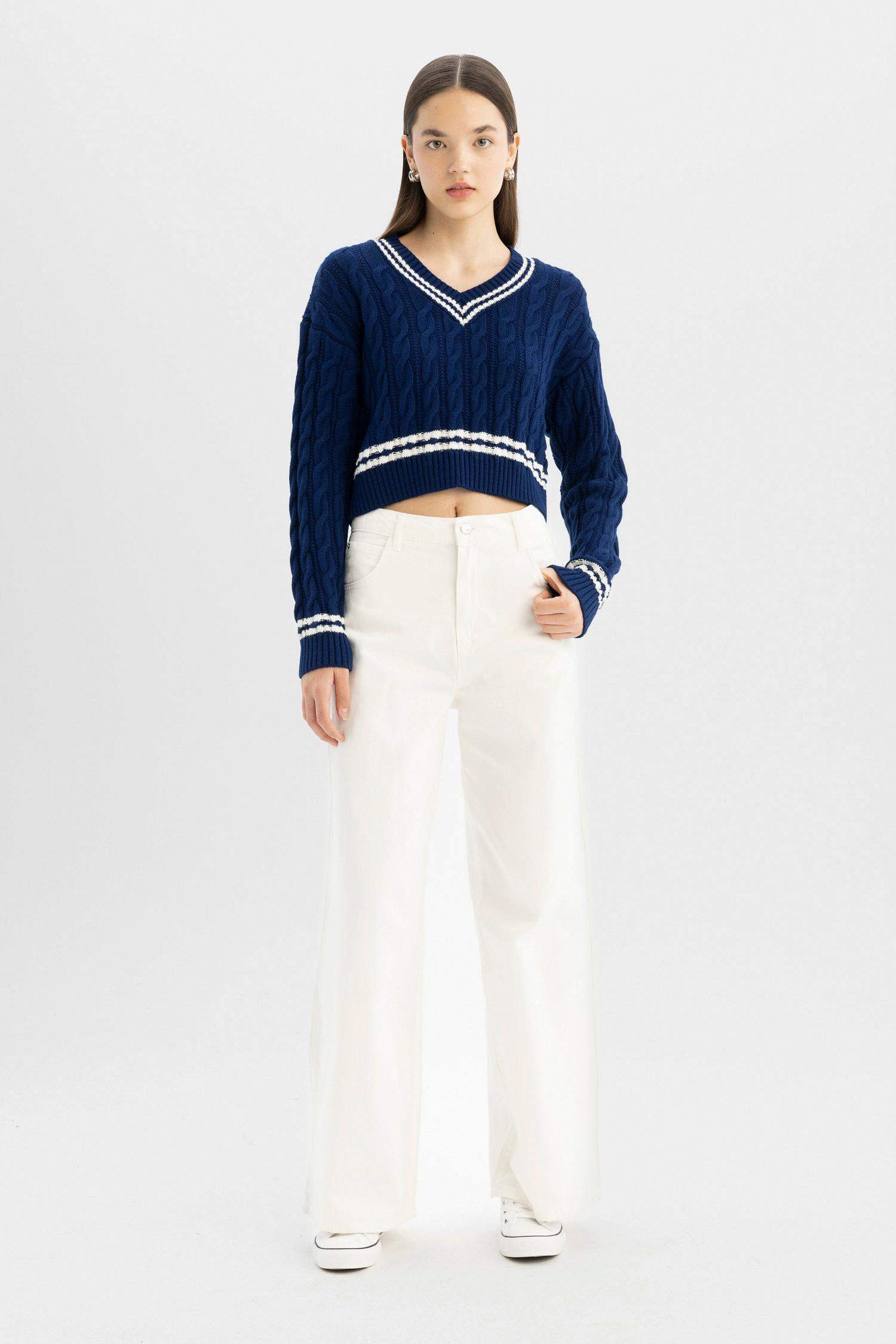 Regular Fit V Yaka Saç Örgülü Çizgi Triko Kazak