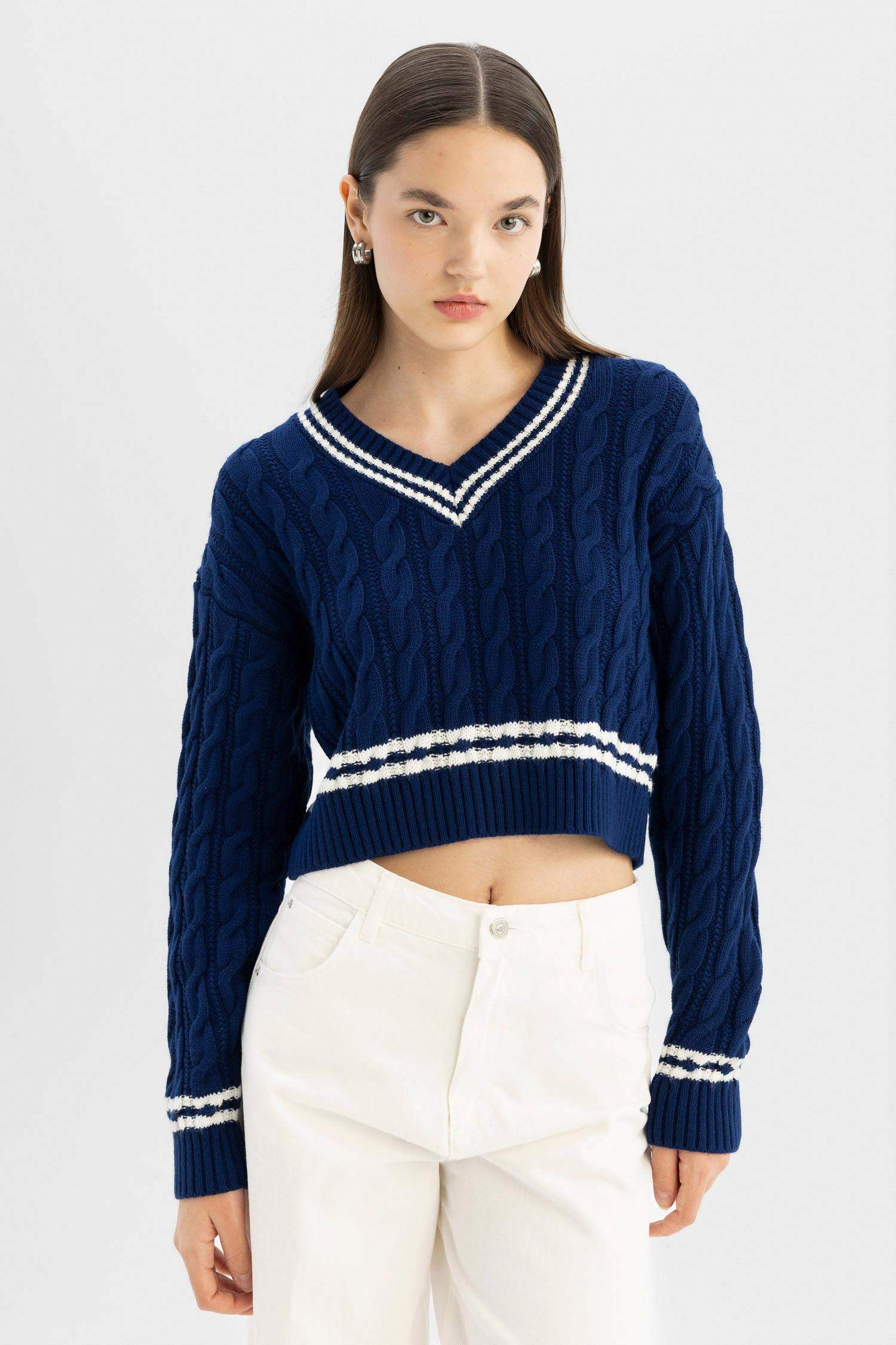 Regular Fit V Yaka Saç Örgülü Çizgi Triko Kazak