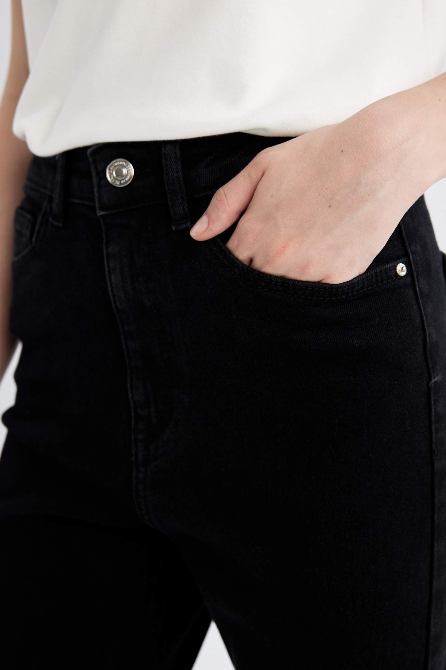 Mary Vintage Straight Fit Yüksek Bel Paça Ucu Kesik Bilek Boy Jean Pantolon