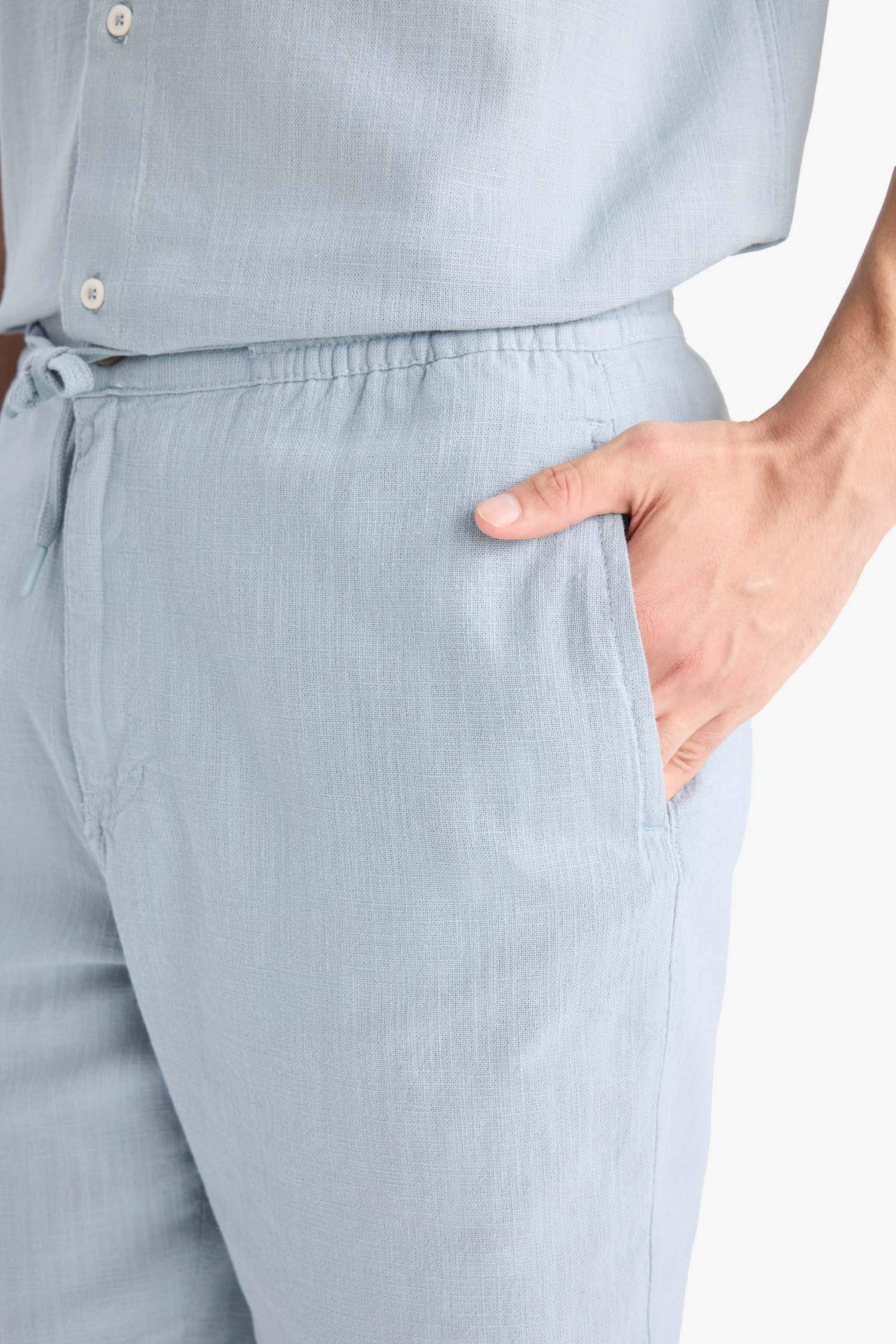 شورت برمودا قصة مريحة بجيب ذو مظهر كتان