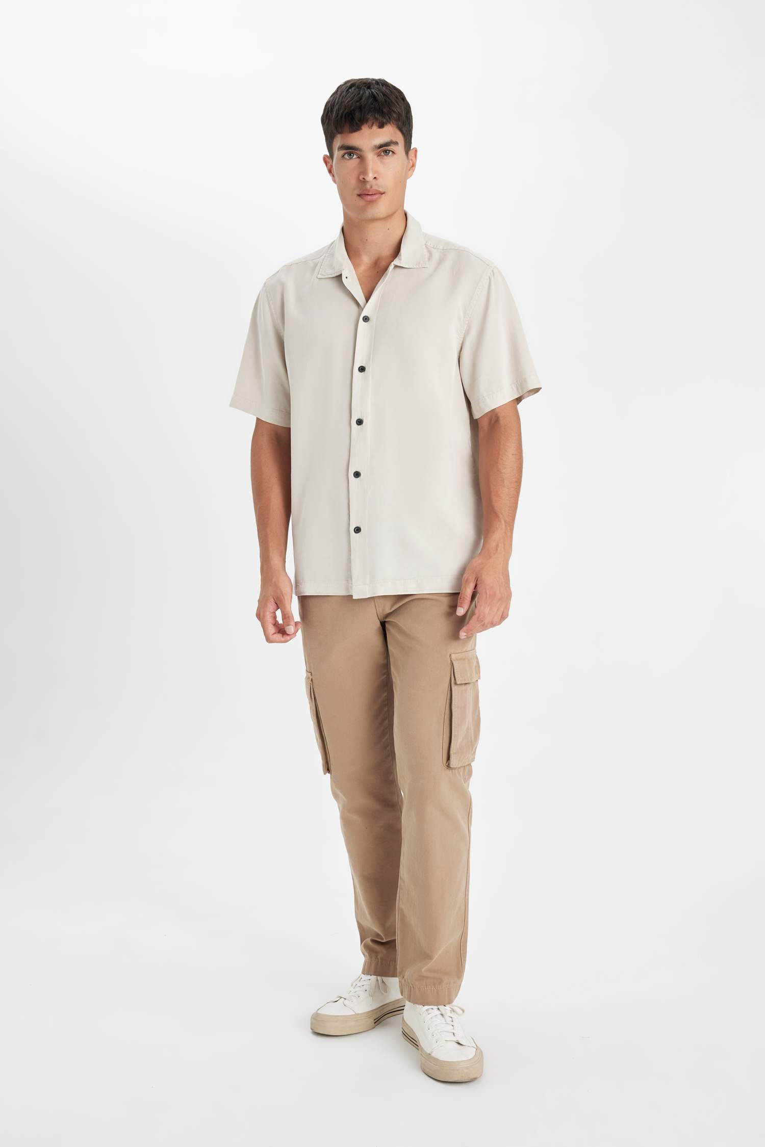 релакс пішімі Қысқа жеңді жейде